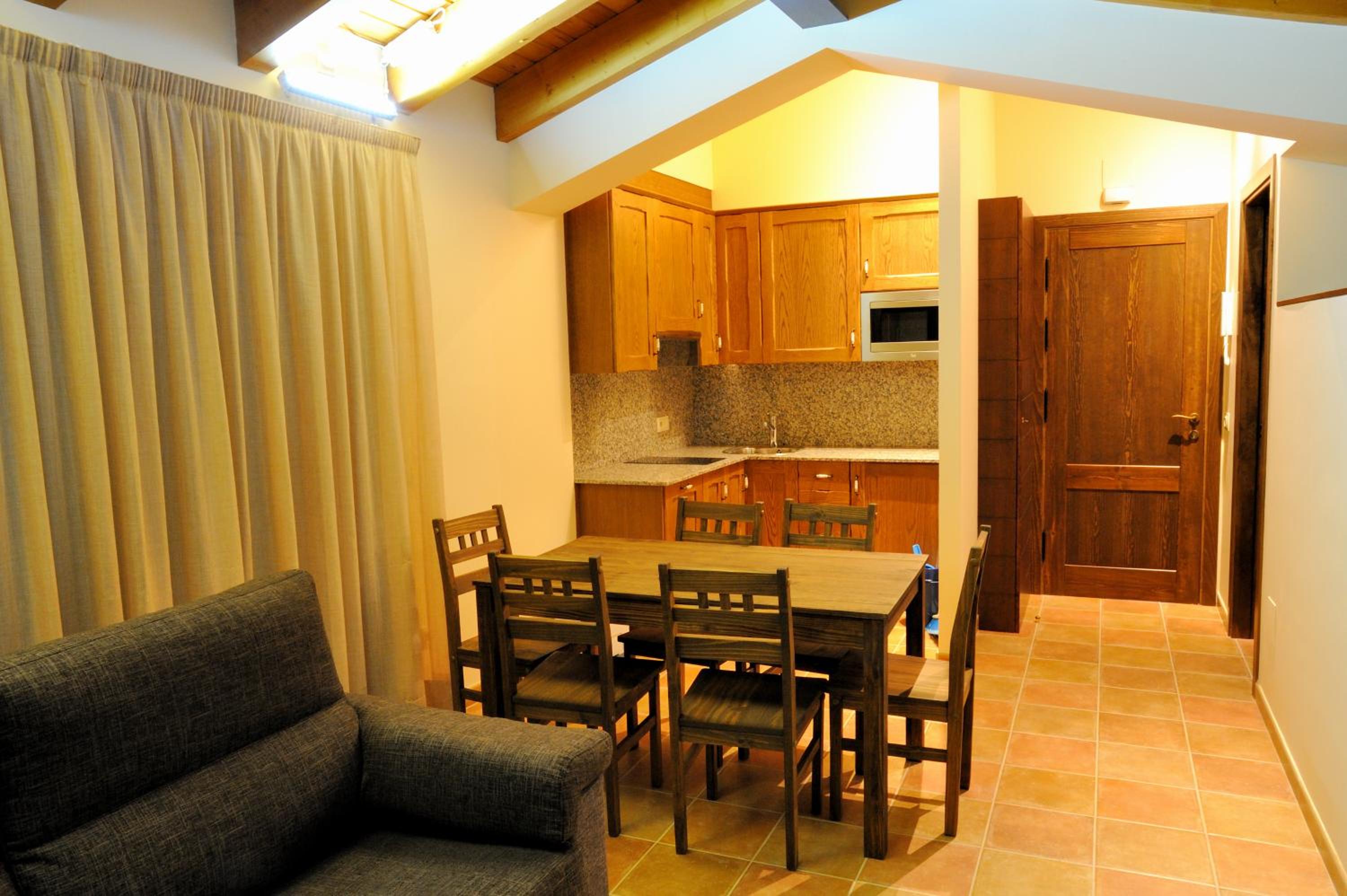 One-Bedroom Apartment - Photo 3