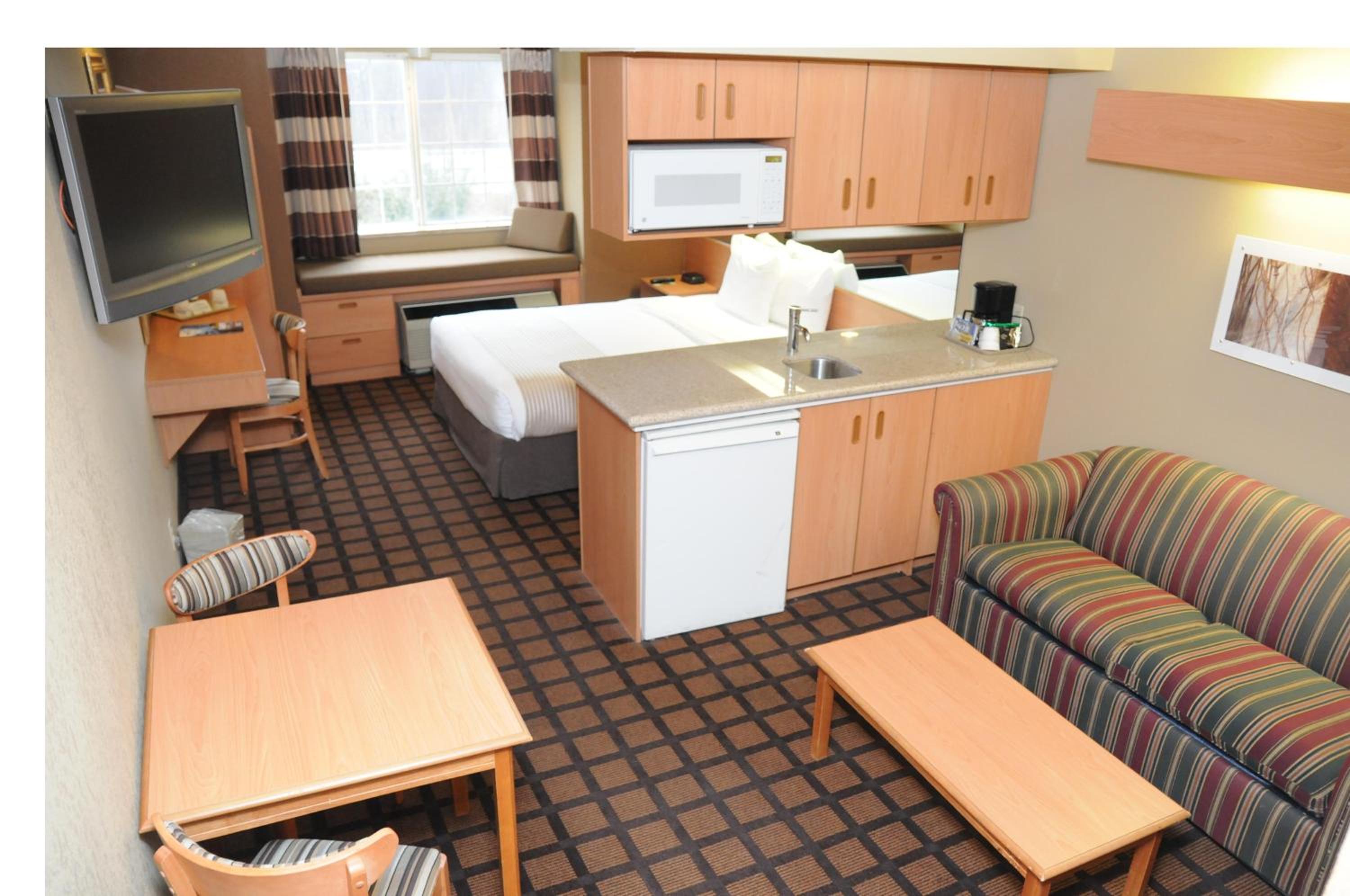 Queen Suite - Disability Access - Non-Smoking photo 1