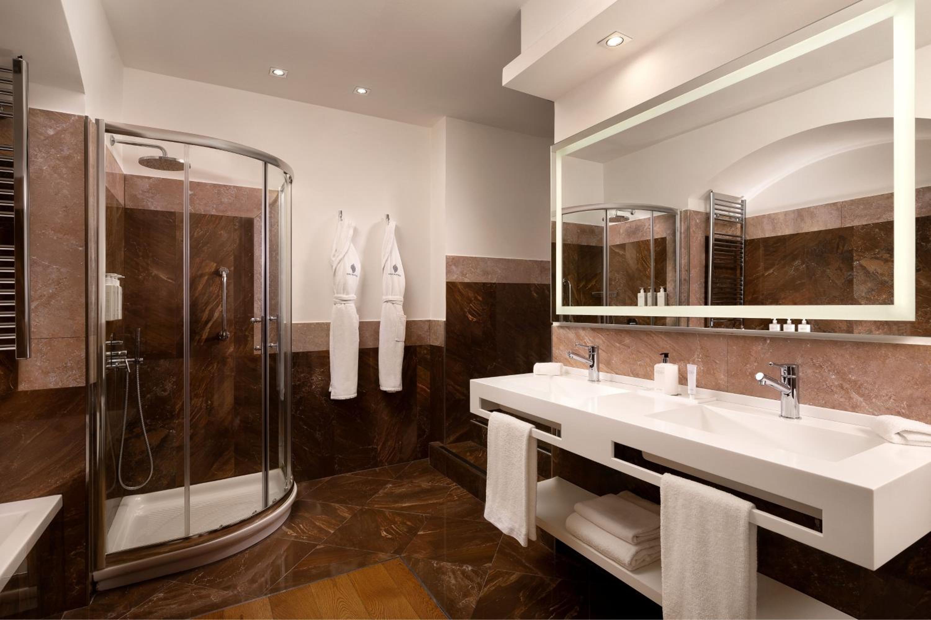 Junior Suite, Suite, 1 King - Photo 4