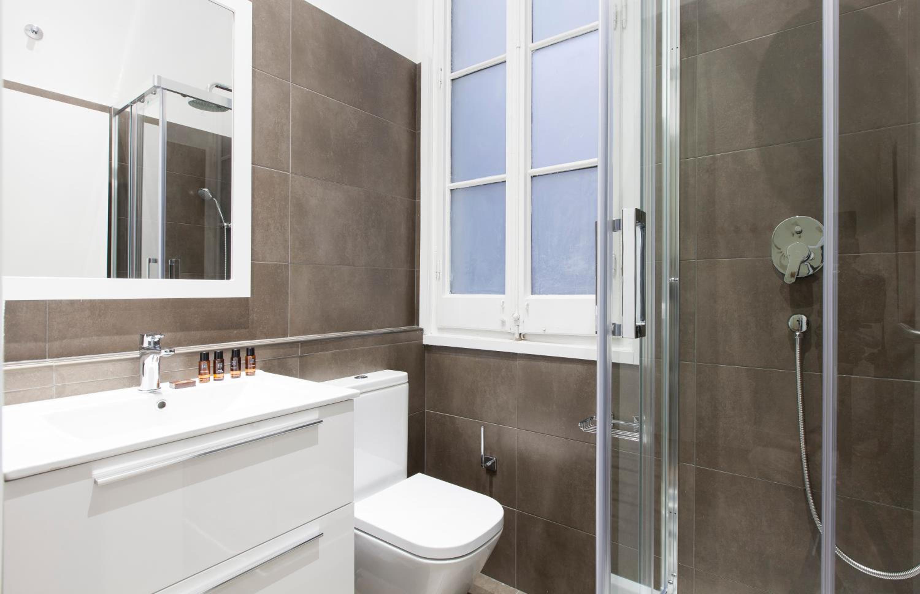 Two-Bedroom Apartment with 2 Bathrooms  photo 3