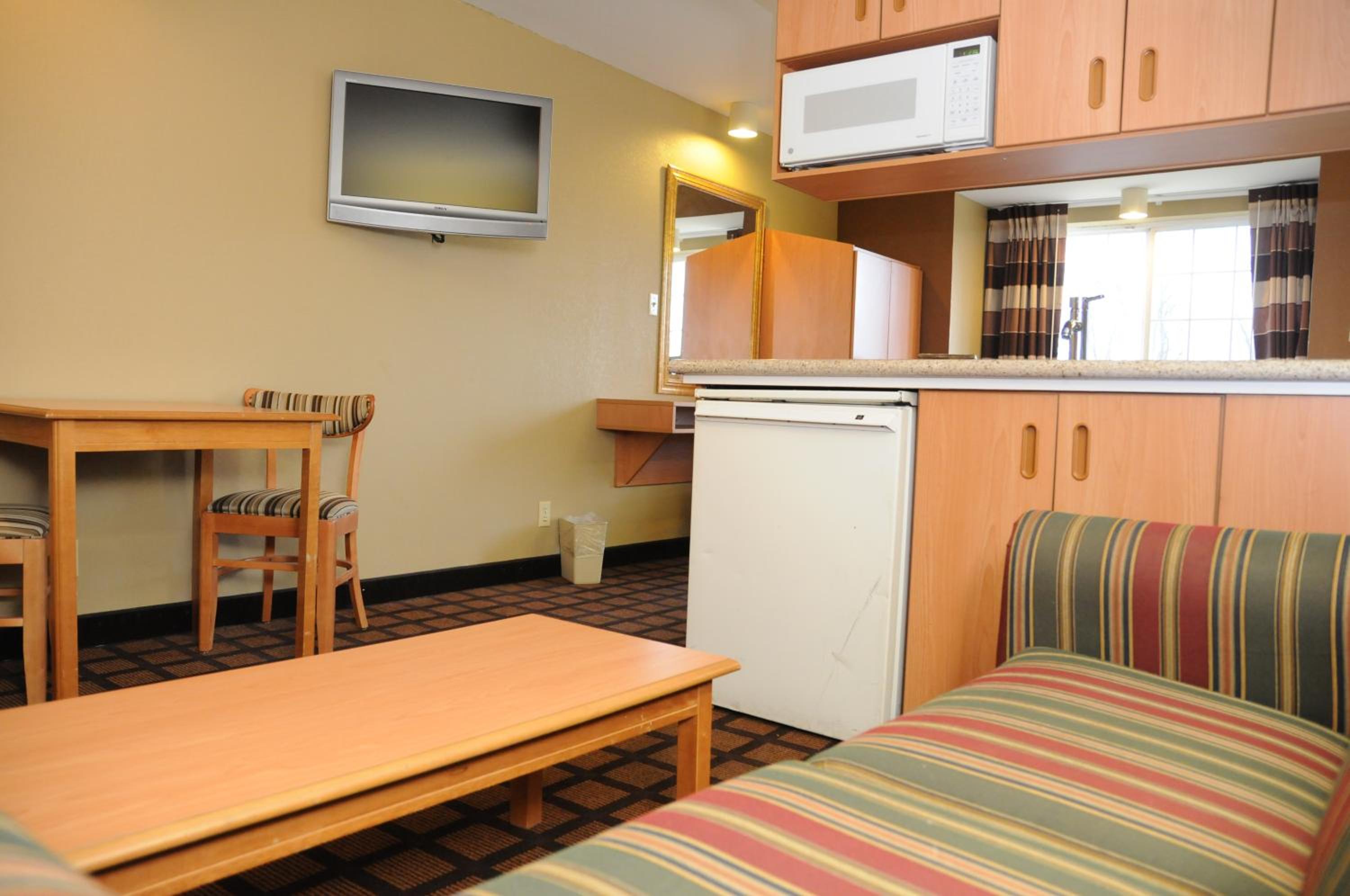 Queen Suite - Disability Access - Non-Smoking photo 2