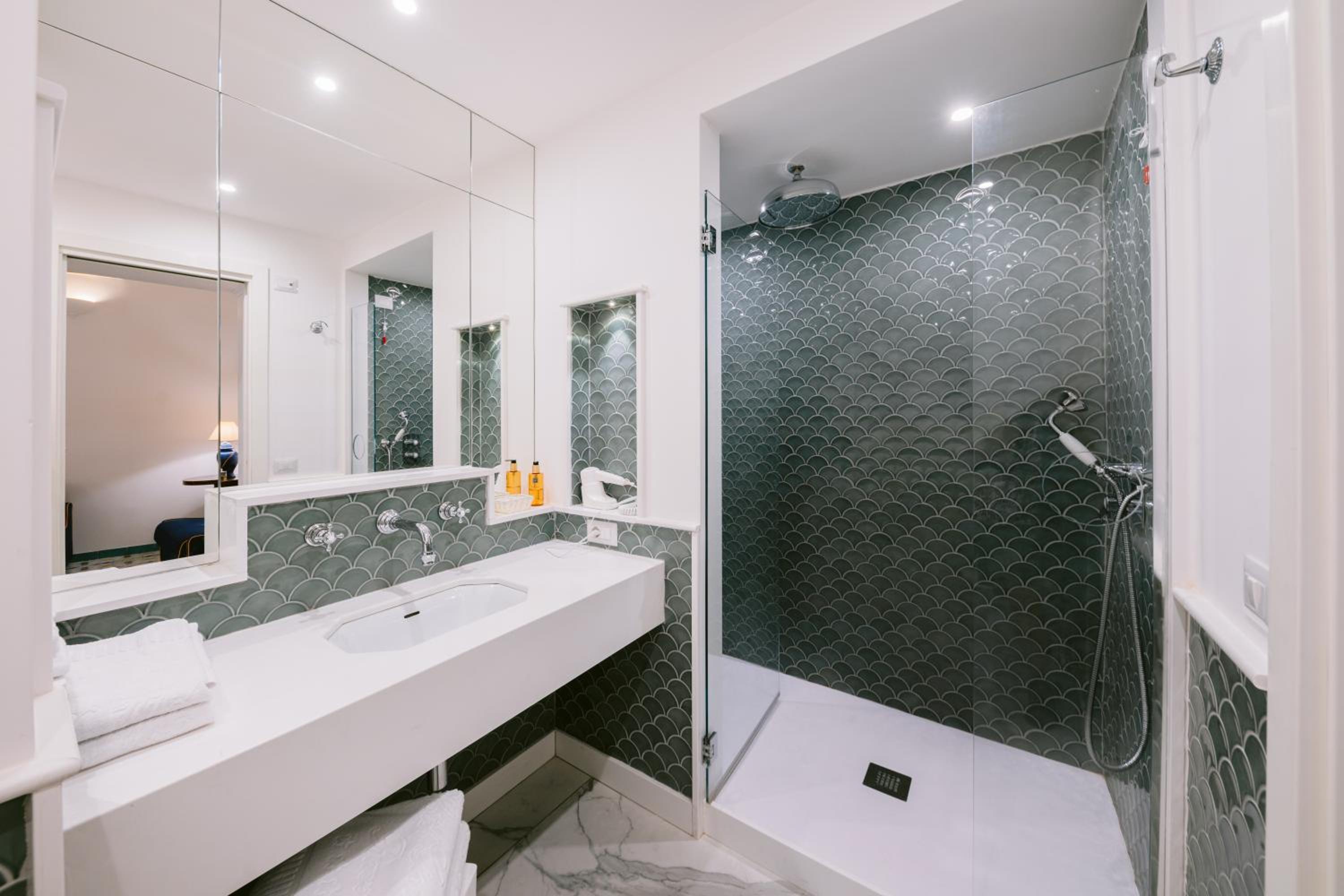 Superior Double or Twin Room - Photo 13