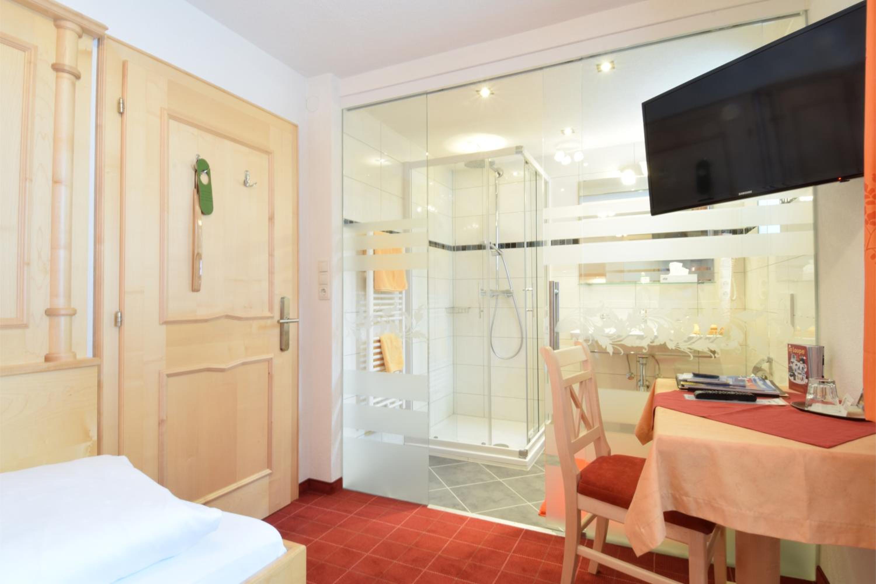 Single Room photo 2