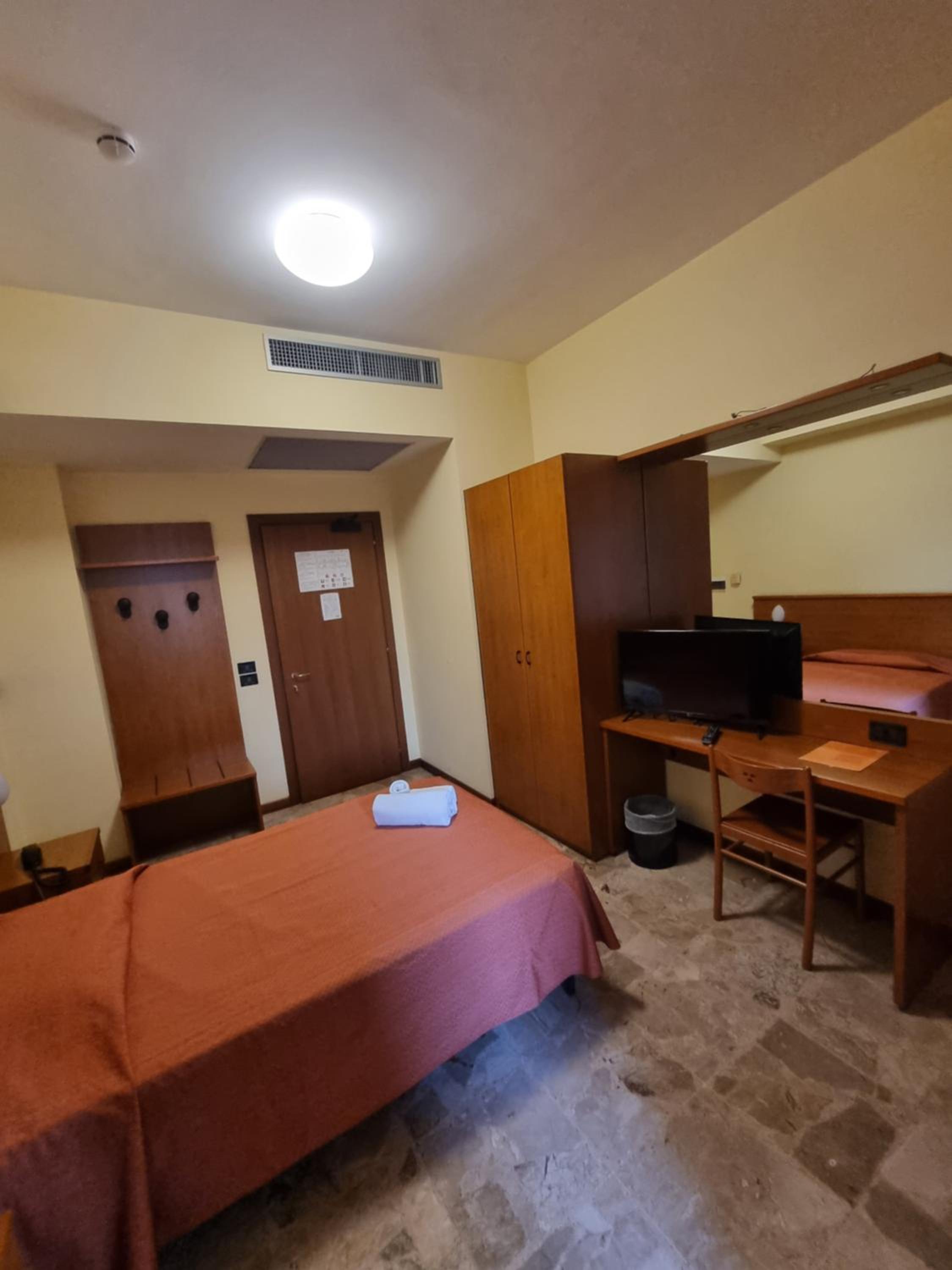 Single Room photo 1