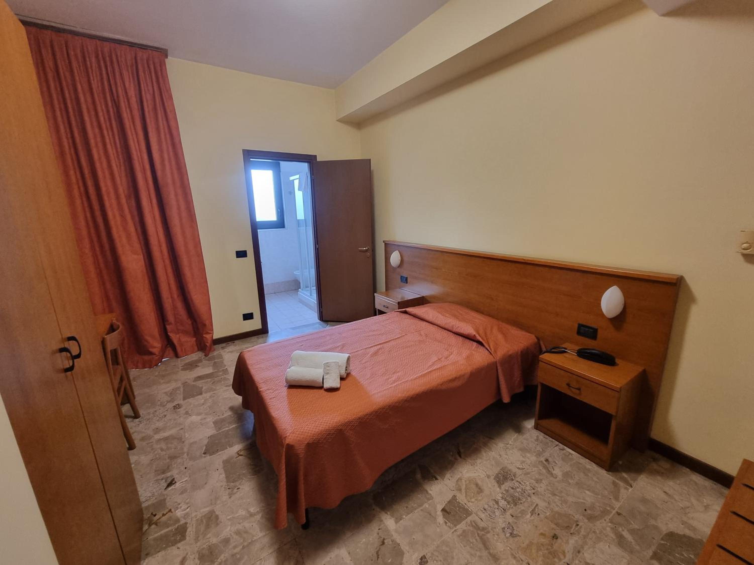 Single Room photo 2