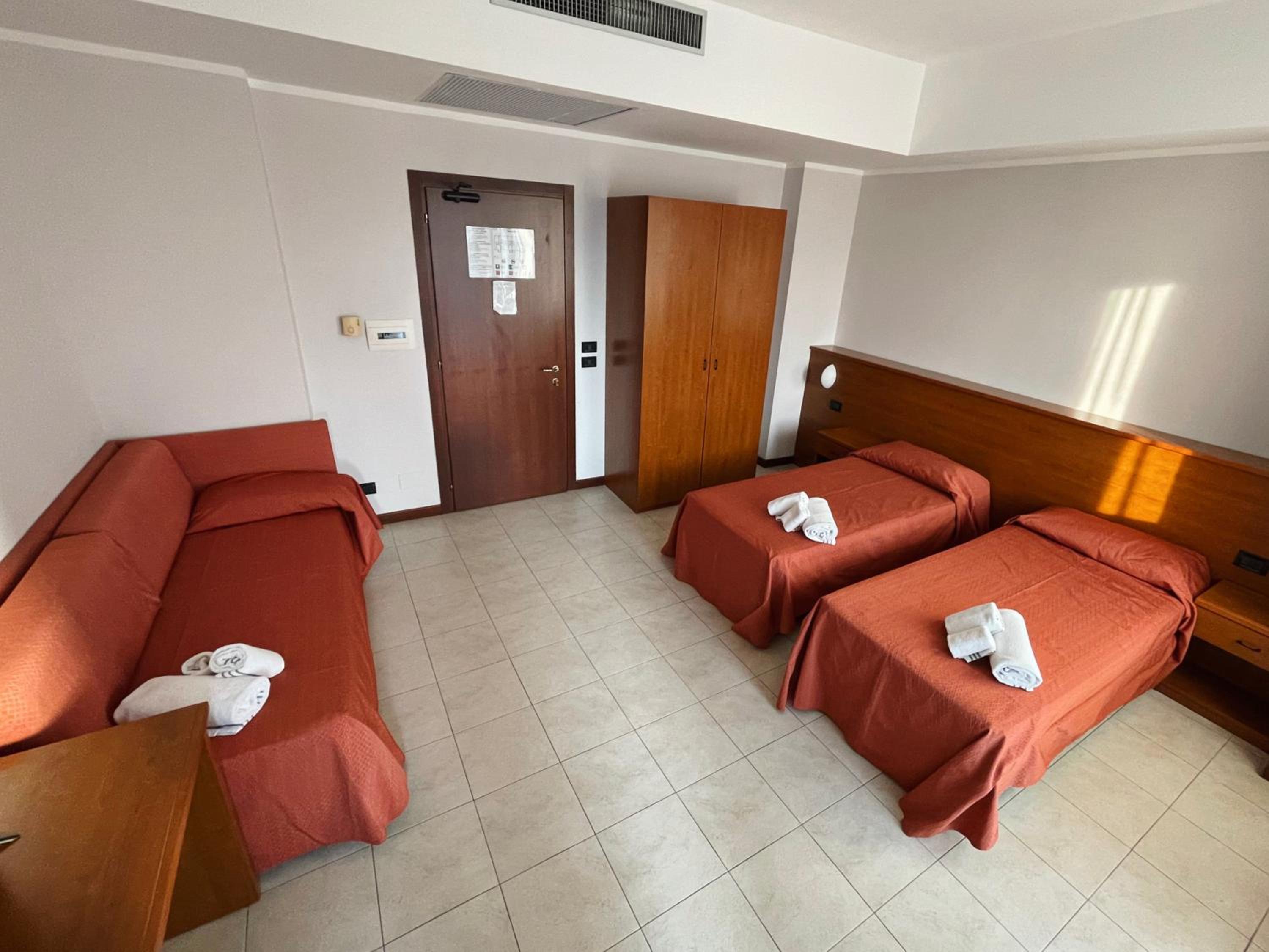 Triple Room photo 2