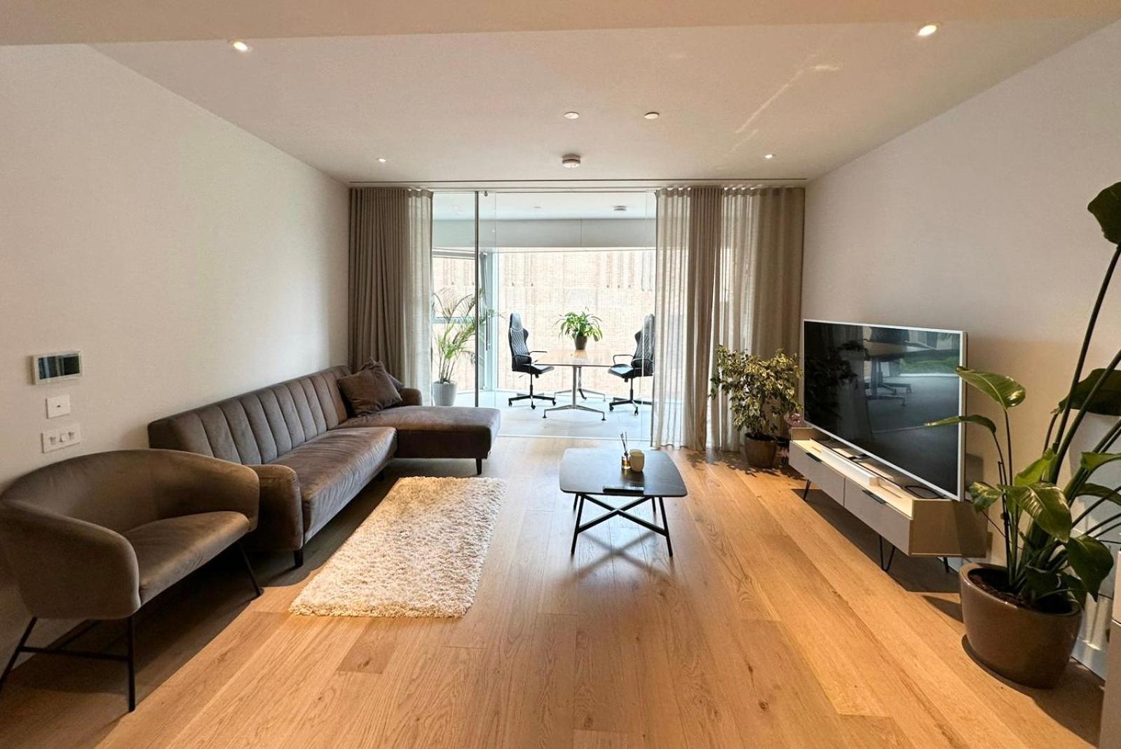 Two-Bedroom Apartment with City View photo 2