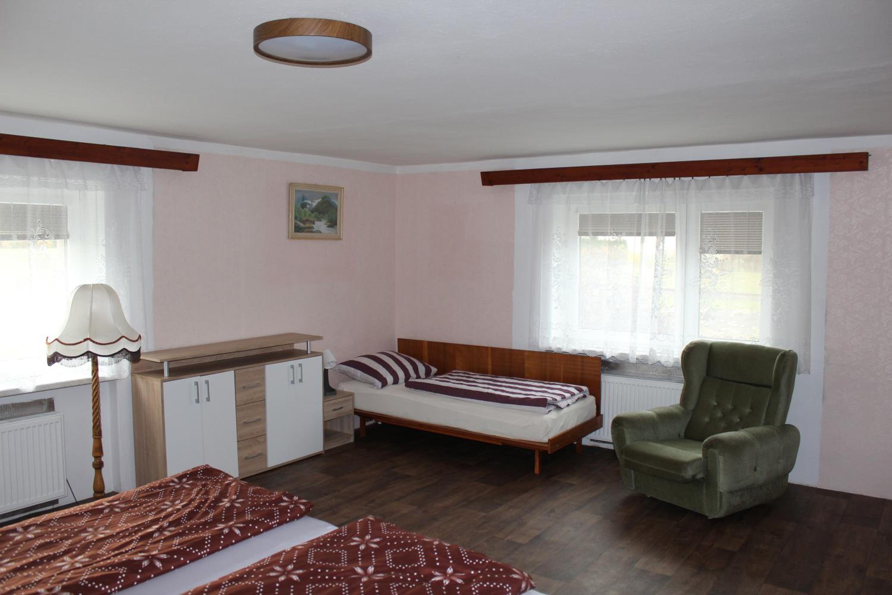 Five-Bedroom House photo 2