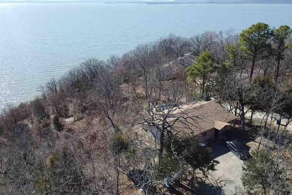 Three-Bedroom Vacation Home  photo 2