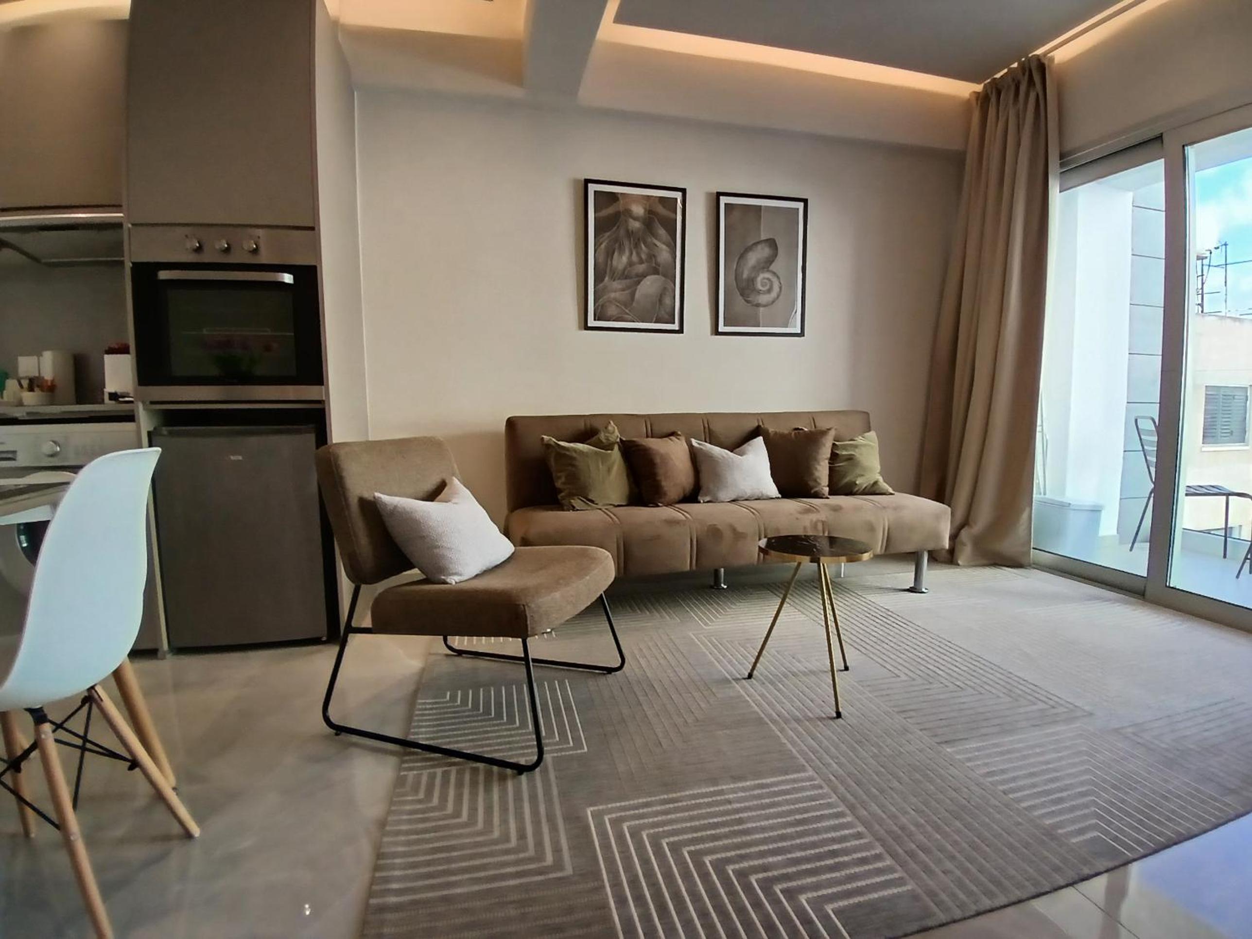 One-Bedroom Apartment photo 1