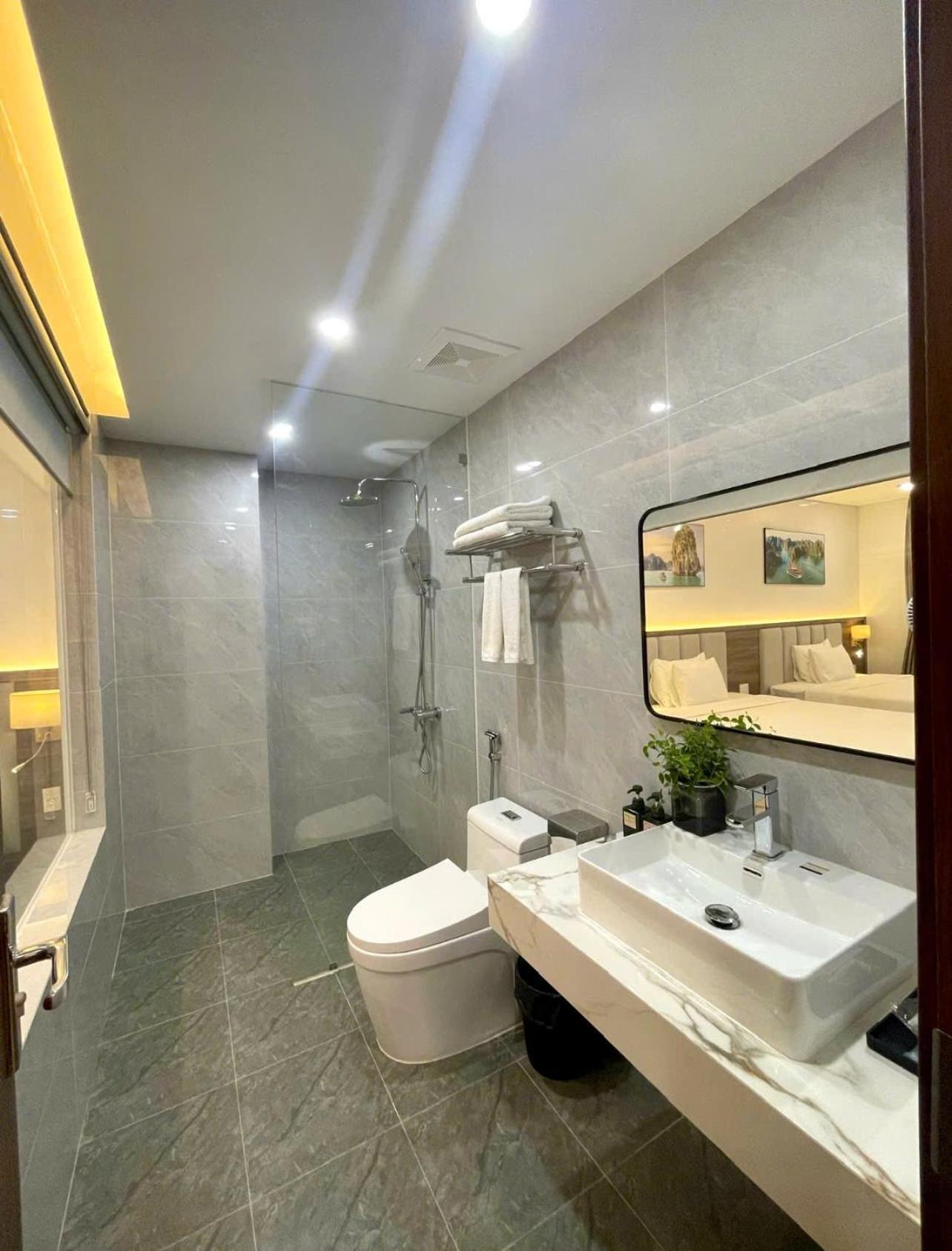 Family Room with Private Bathroom photo 2