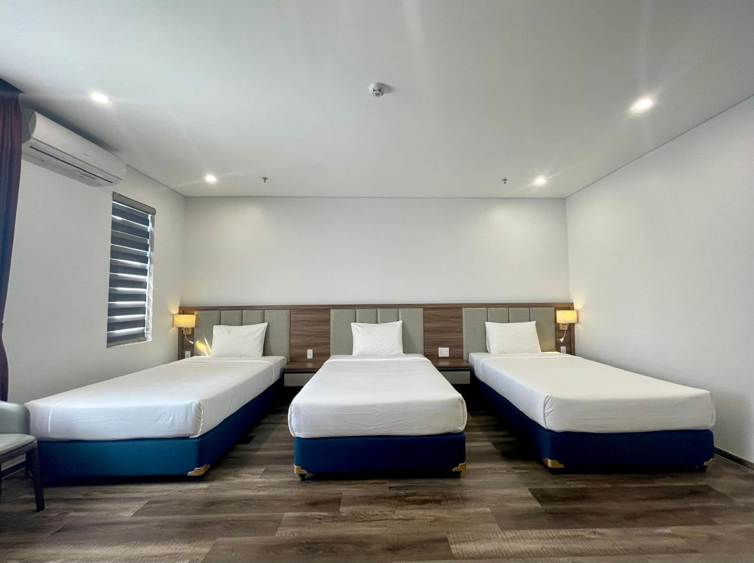 Deluxe Triple Room with Sea View photo 3