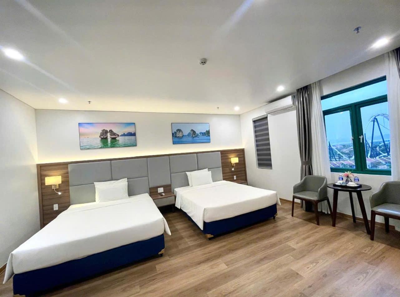 Deluxe Queen Room with Two Queen Beds photo 2