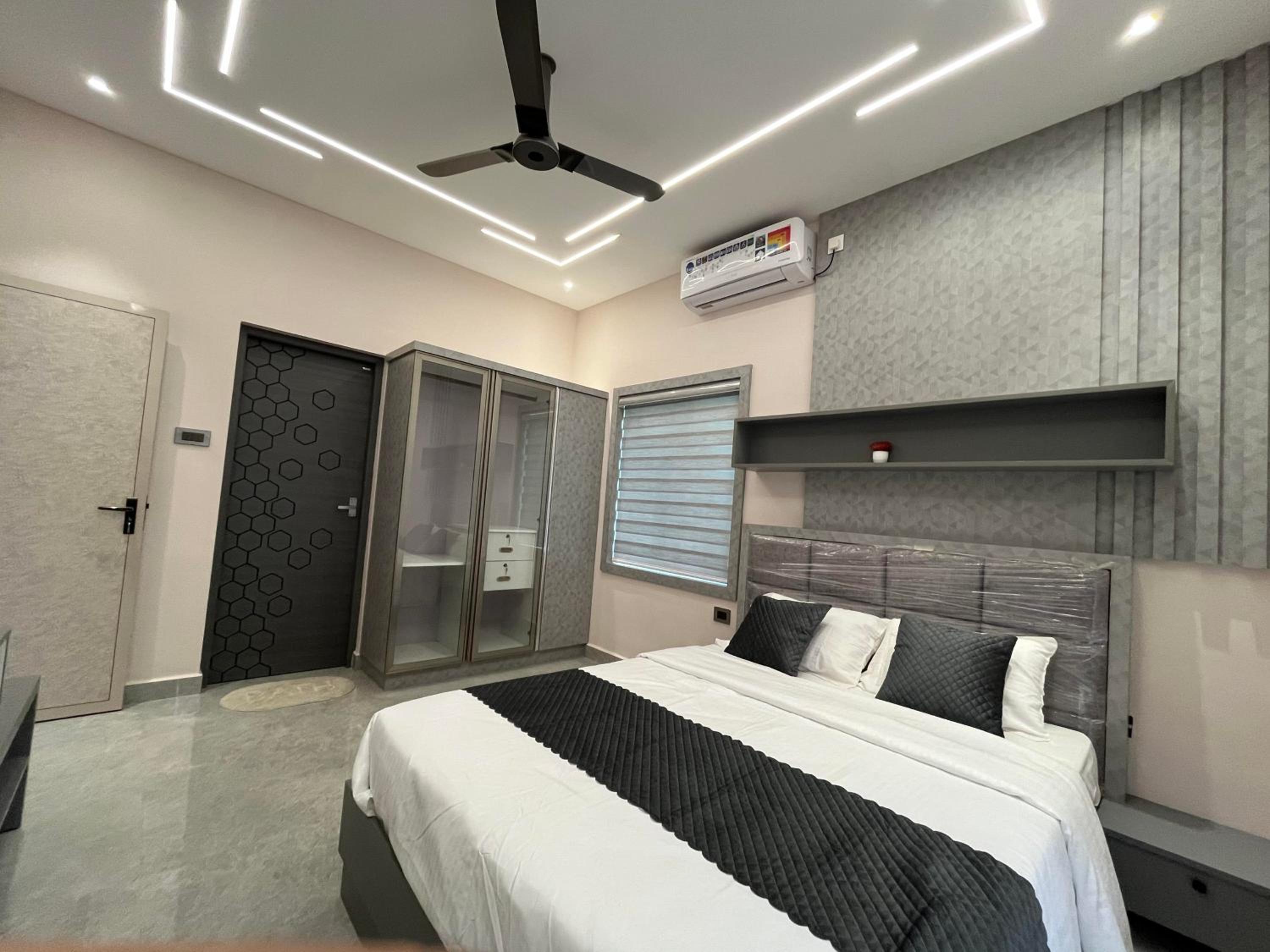 Deluxe Double Room (2 Adults + 1 Child) photo 1