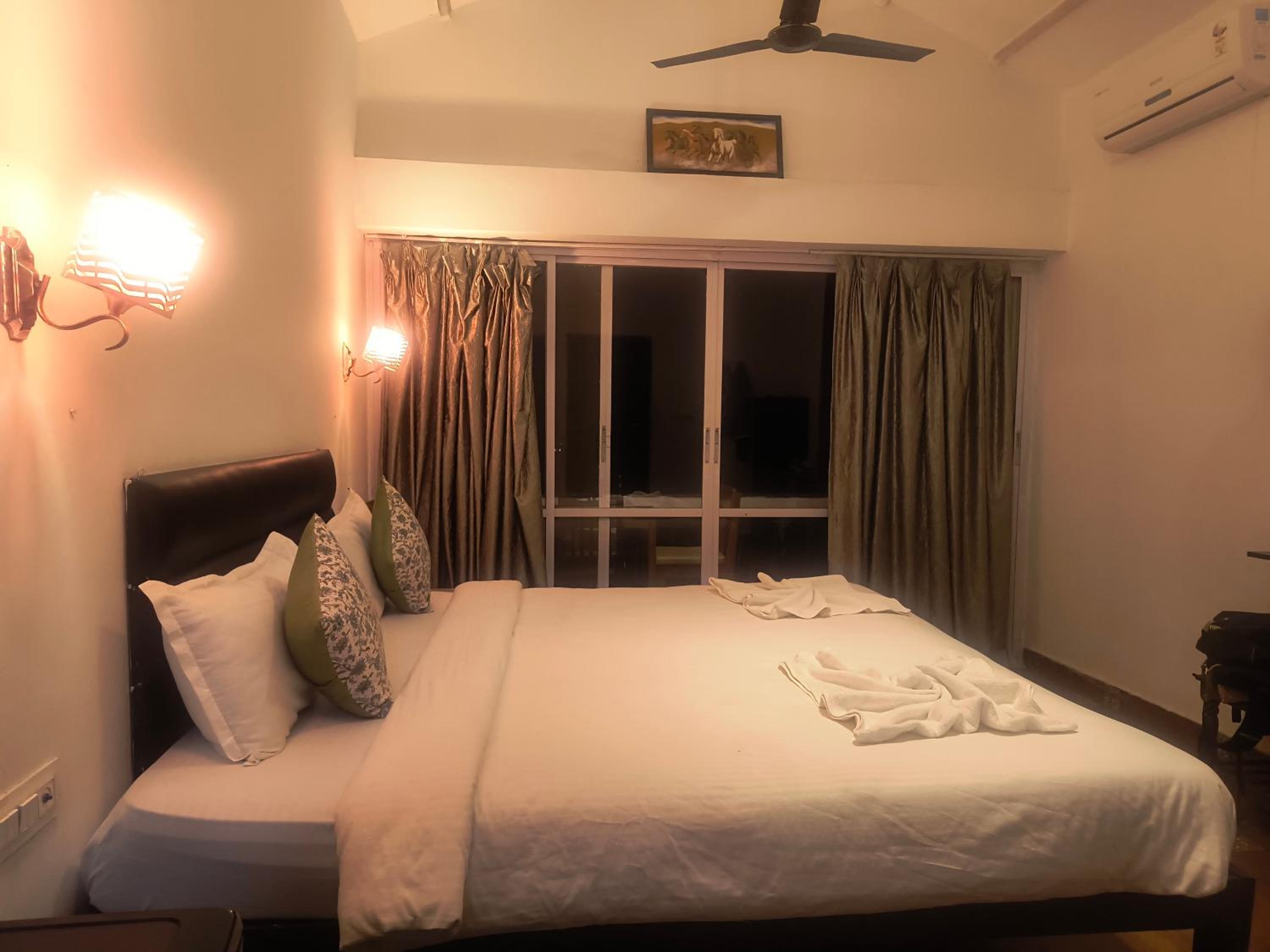 Deluxe Double Room with Balcony and Sea View