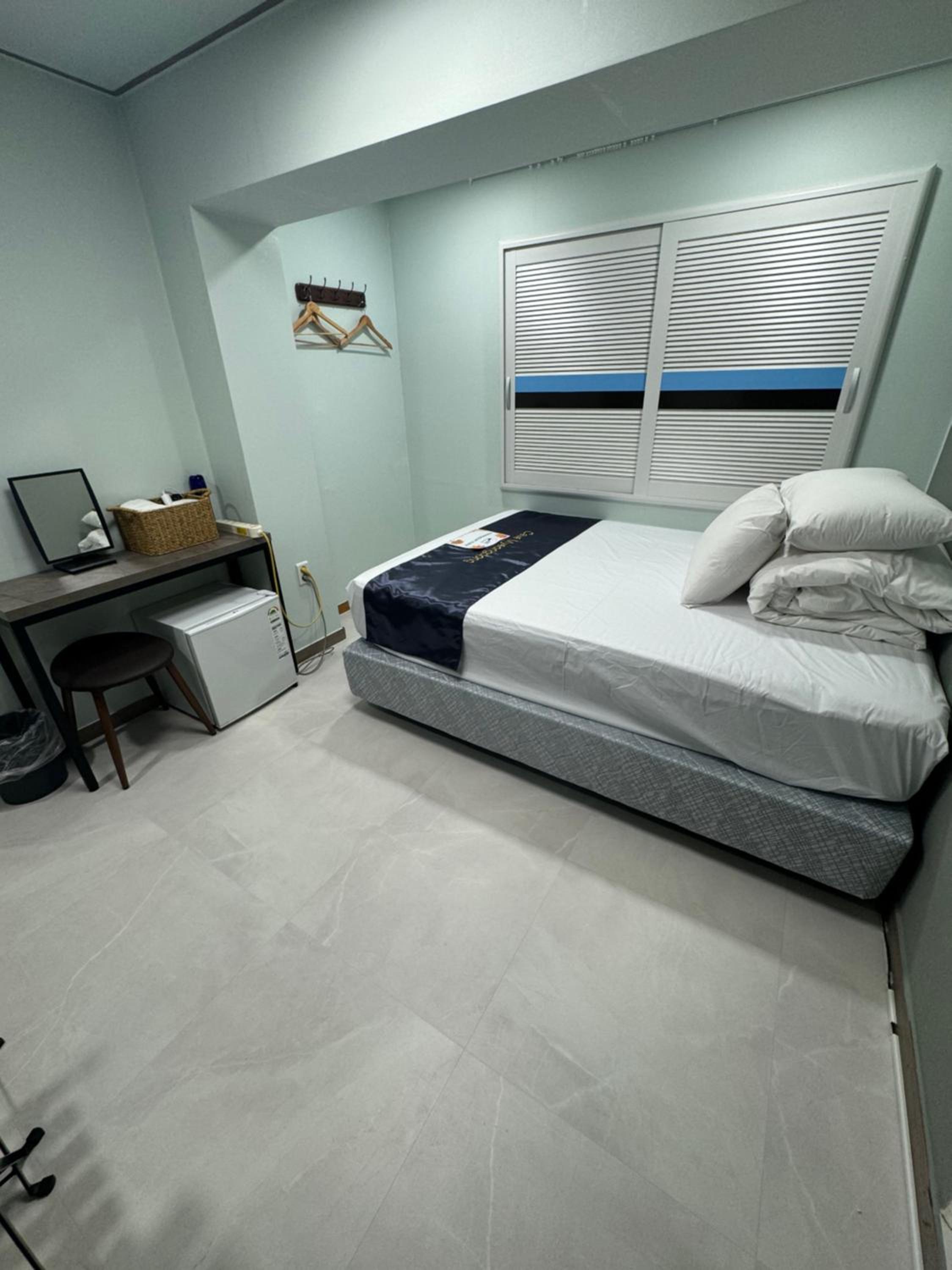 Standard Double Room - Photo 13