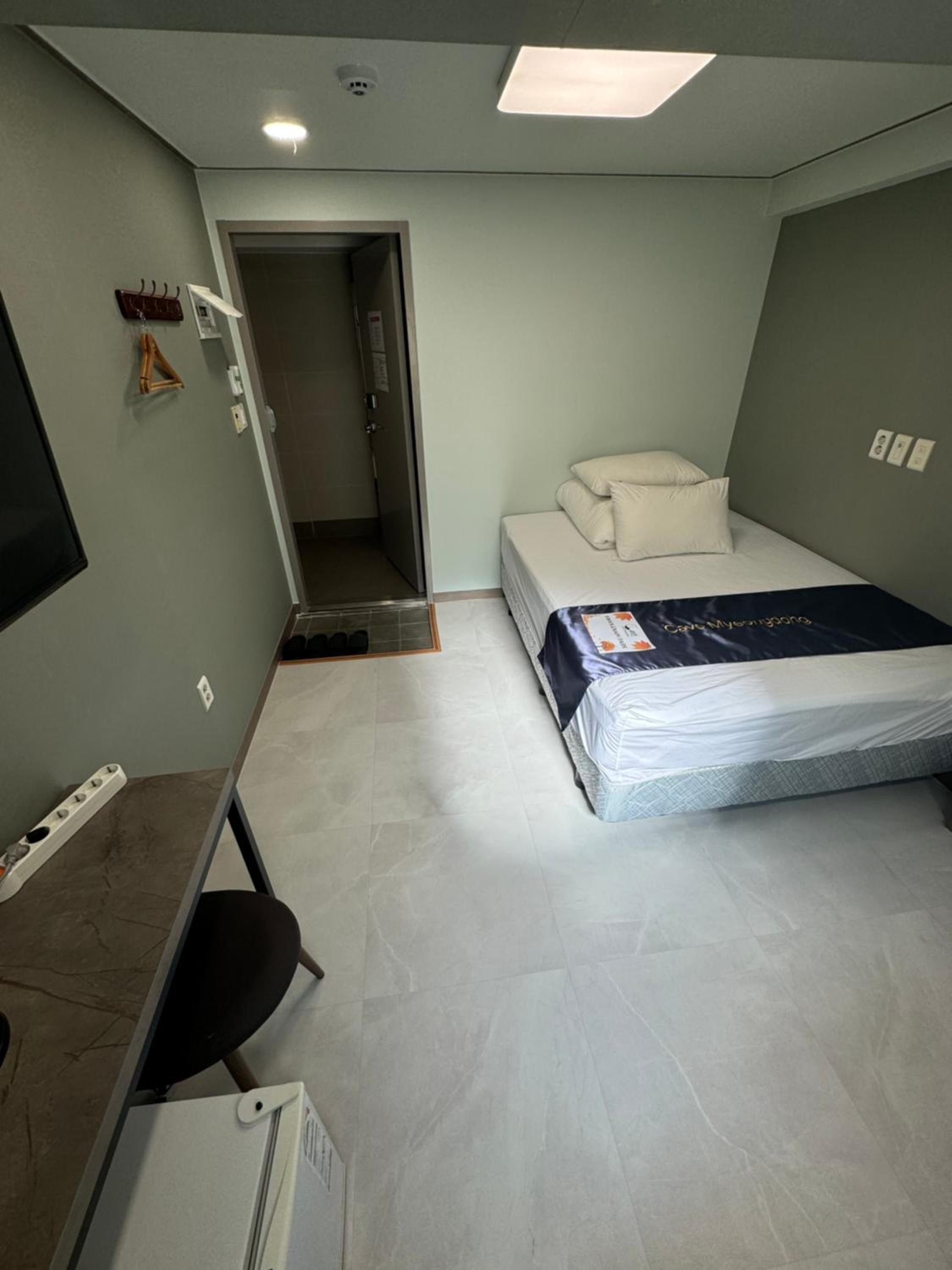 Standard Double Room - Photo 25
