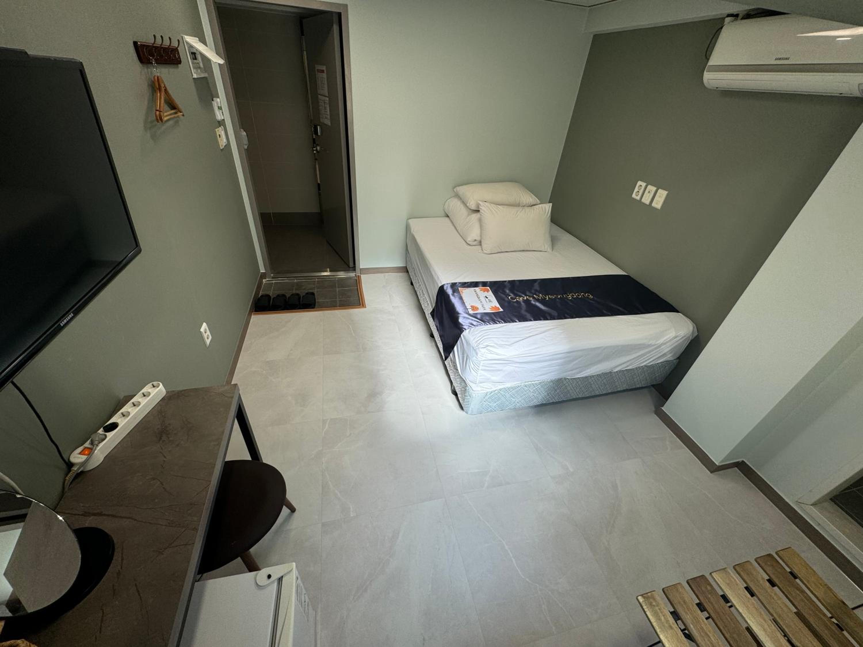Standard Double Room - Photo 24