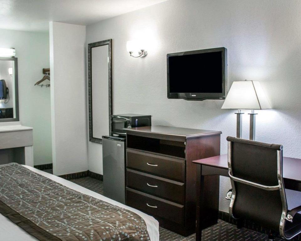 King Bed - Photo 3