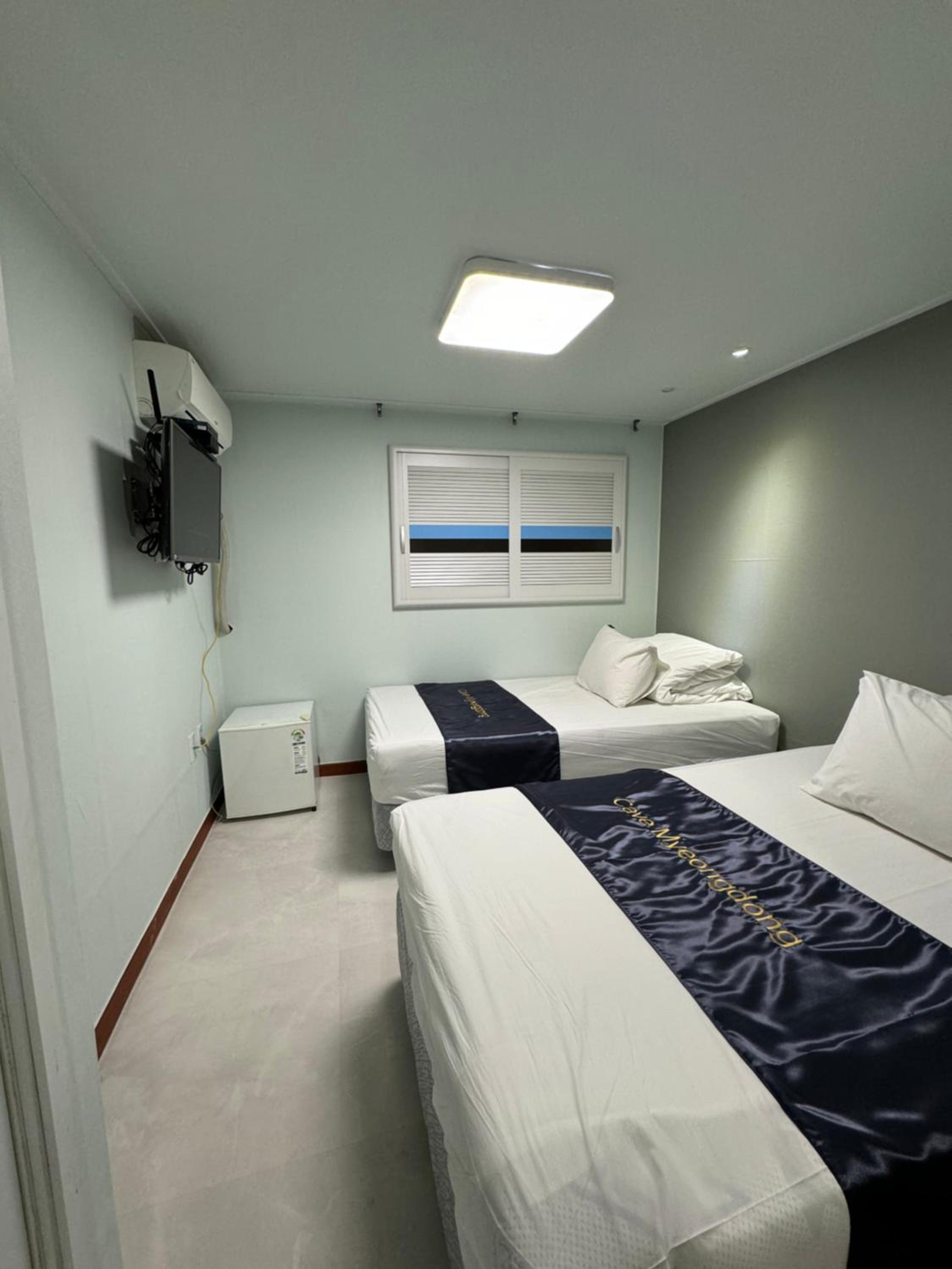 Standard Twin Room - Photo 9