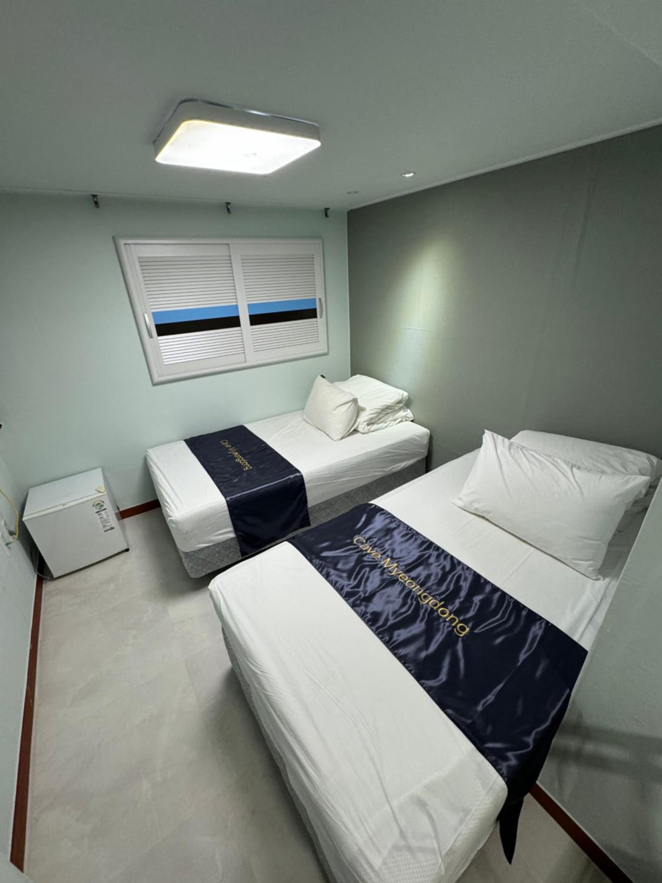Standard Twin Room - Photo 7