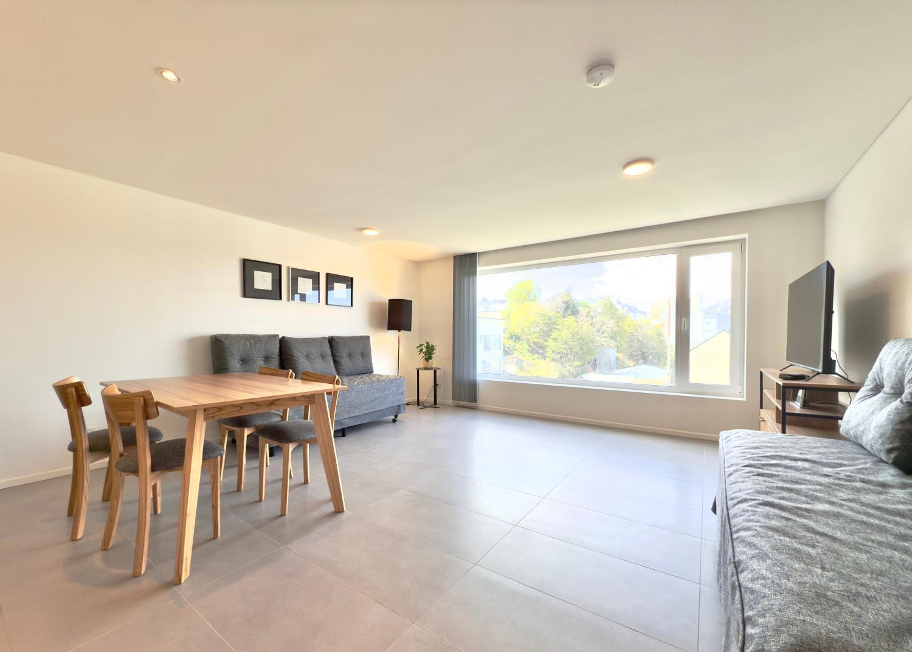 One-Bedroom Apartment with City View