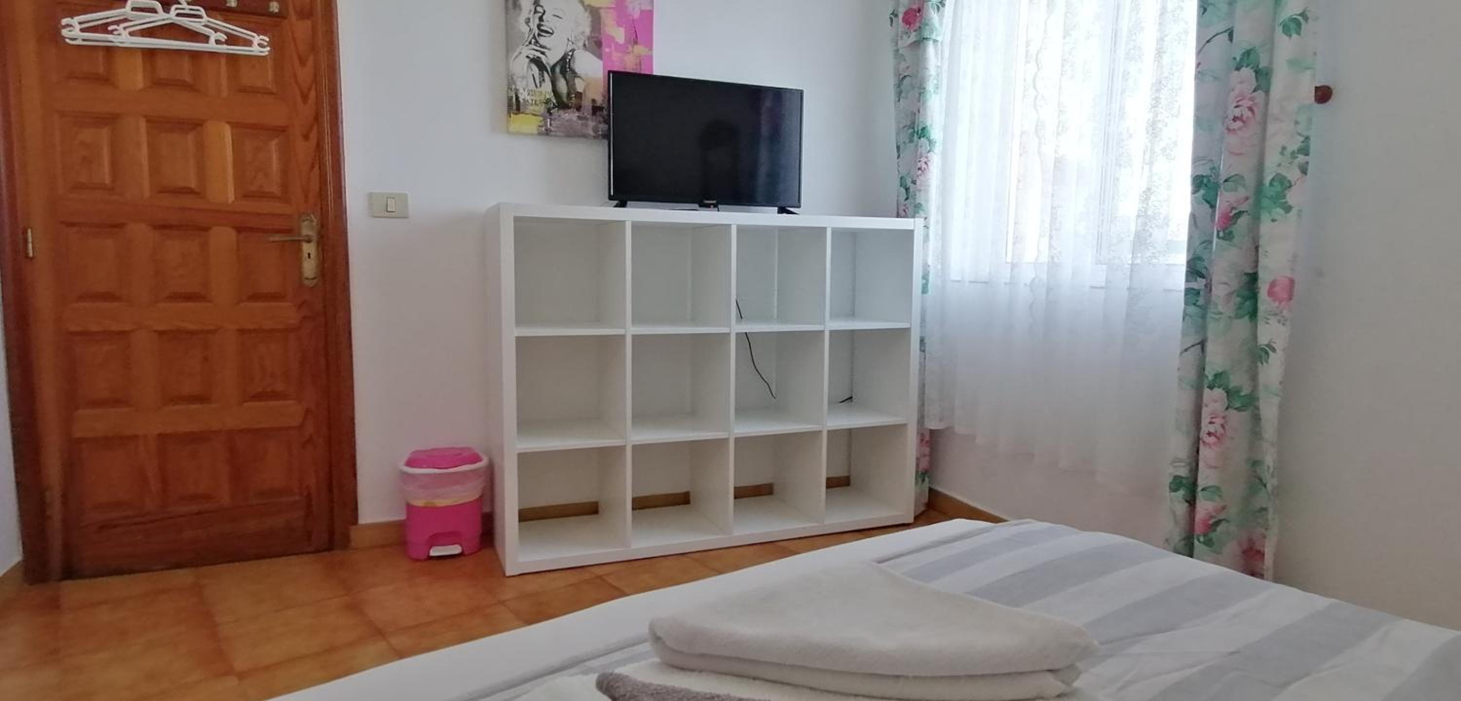 Large Double Room - Photo 2