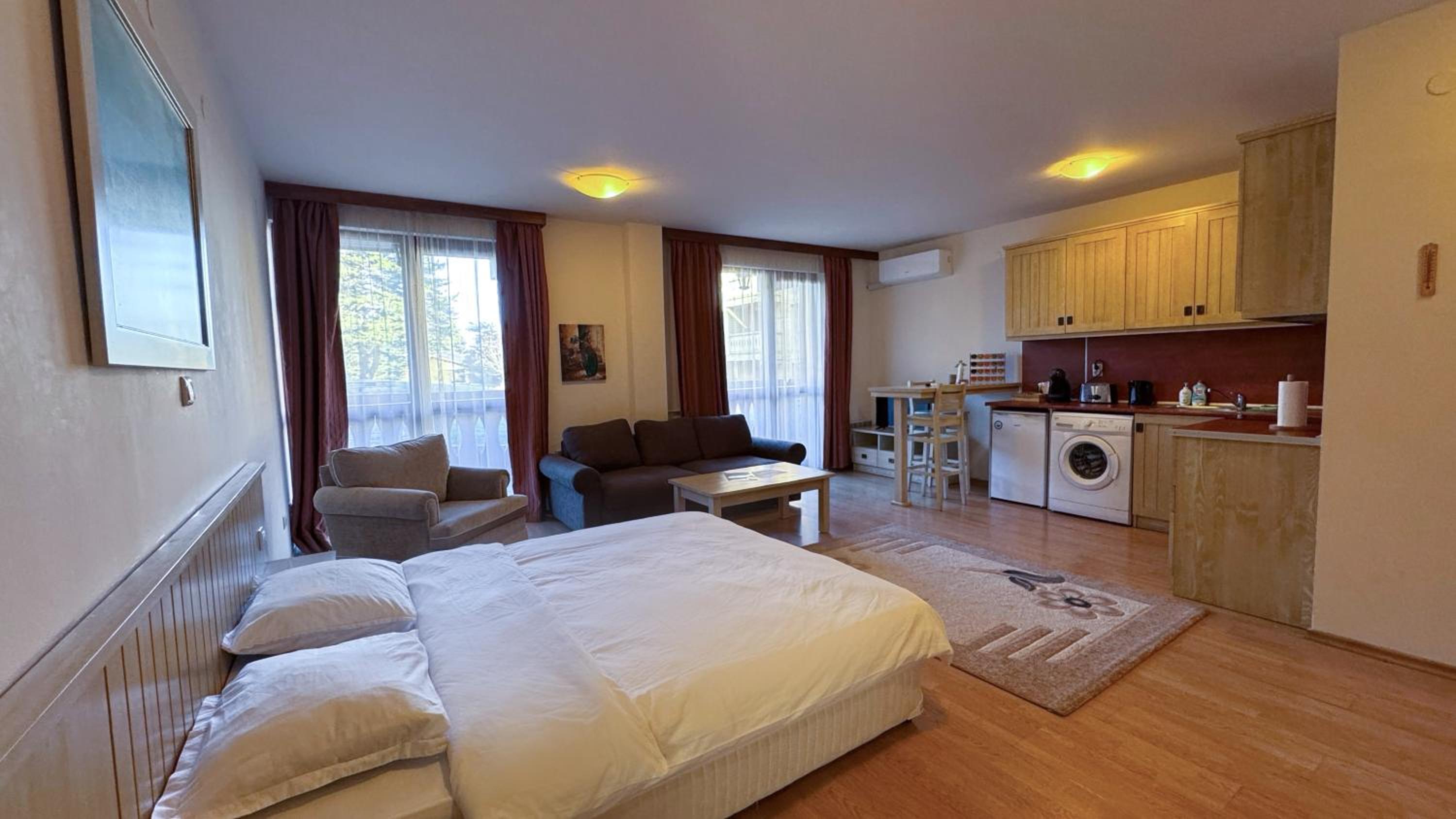One-Bedroom Apartment photo 1