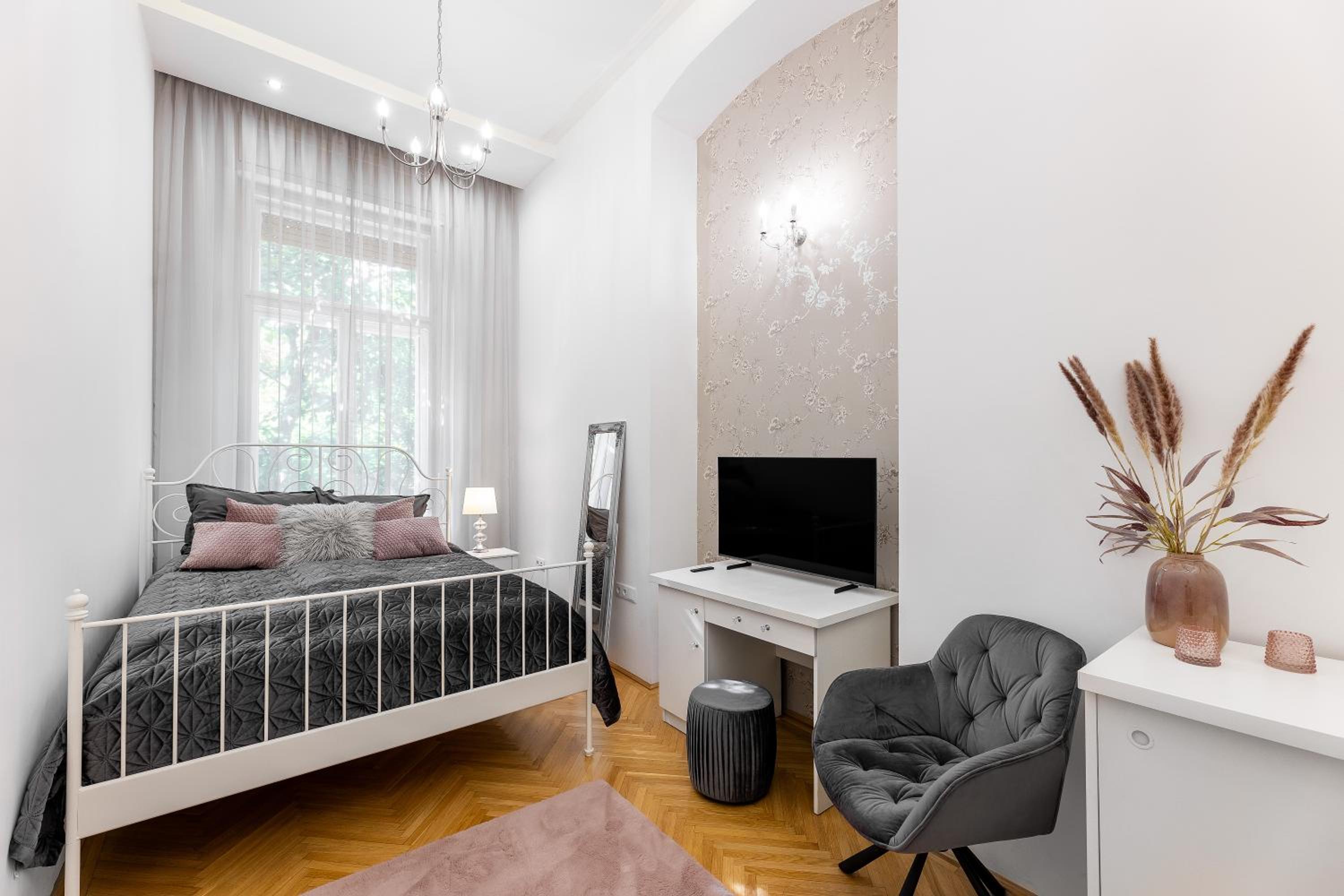 Two-Bedroom Deluxe Apartment photo 3