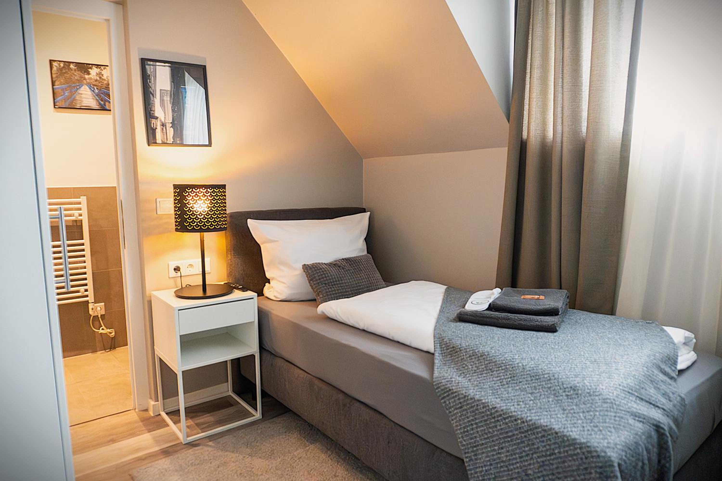 Deluxe Single Room