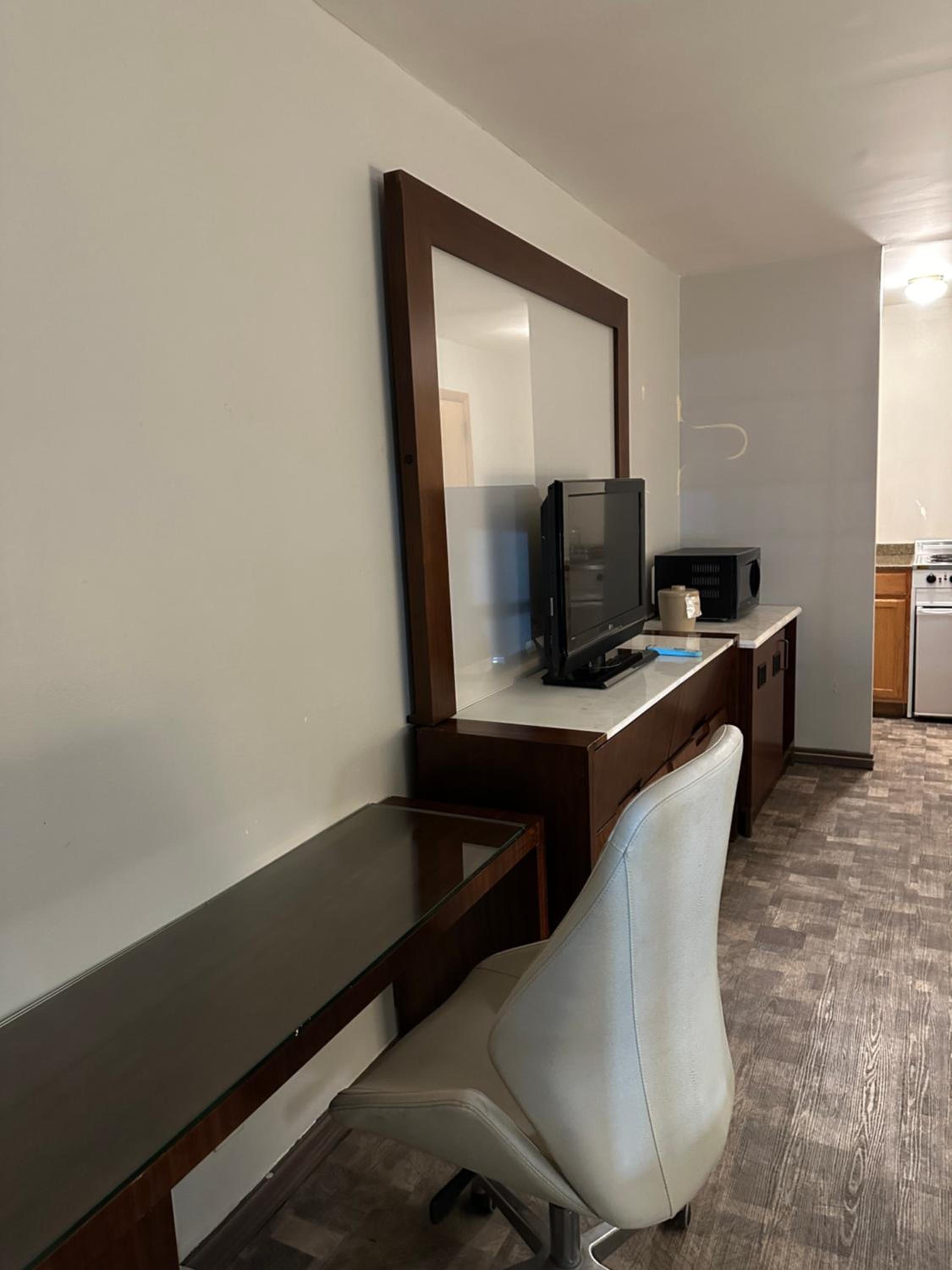 Efficiency Room - Photo 3