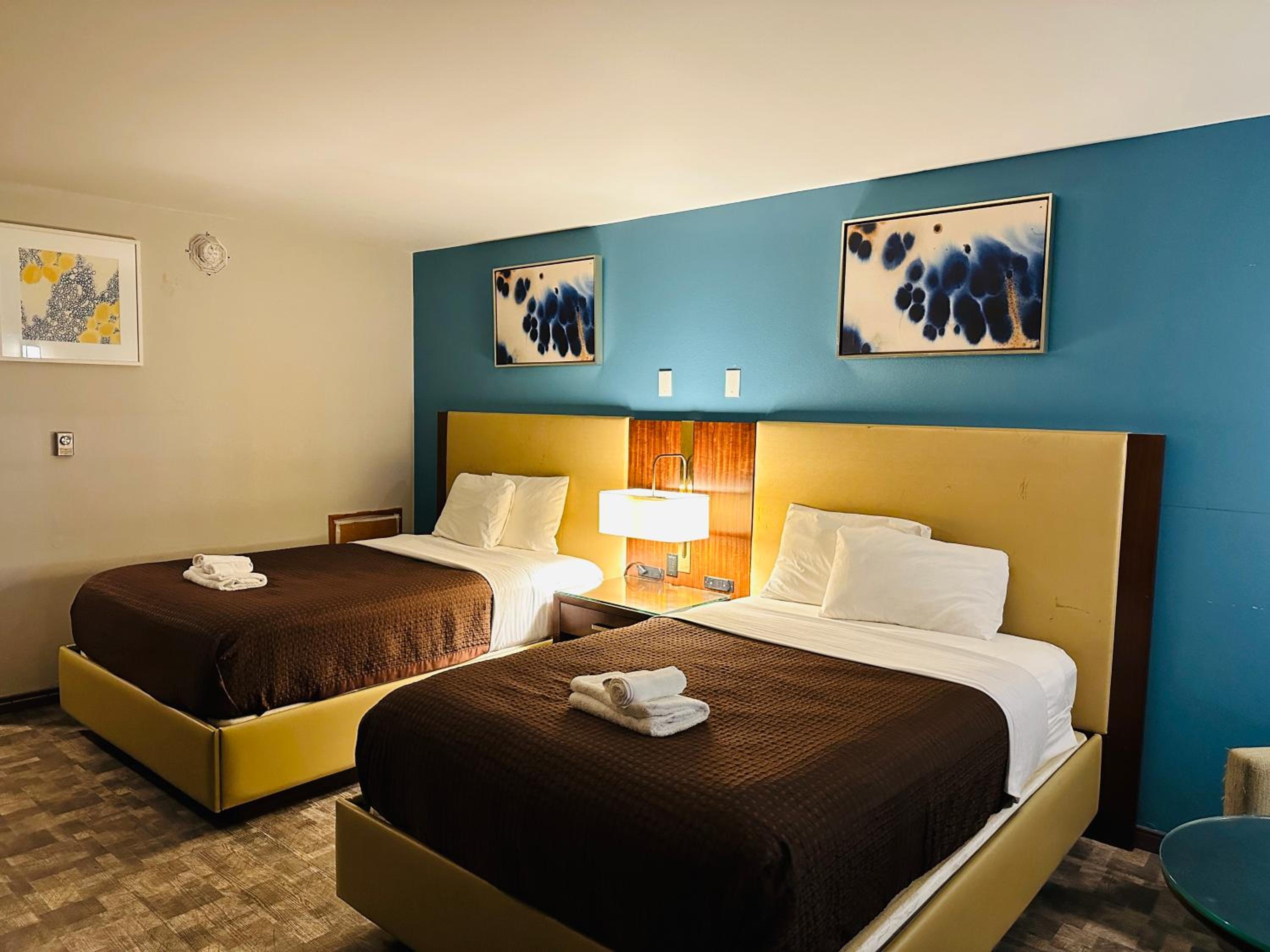 Double Room with Two Double Beds - Non-Smoking - Photo 9
