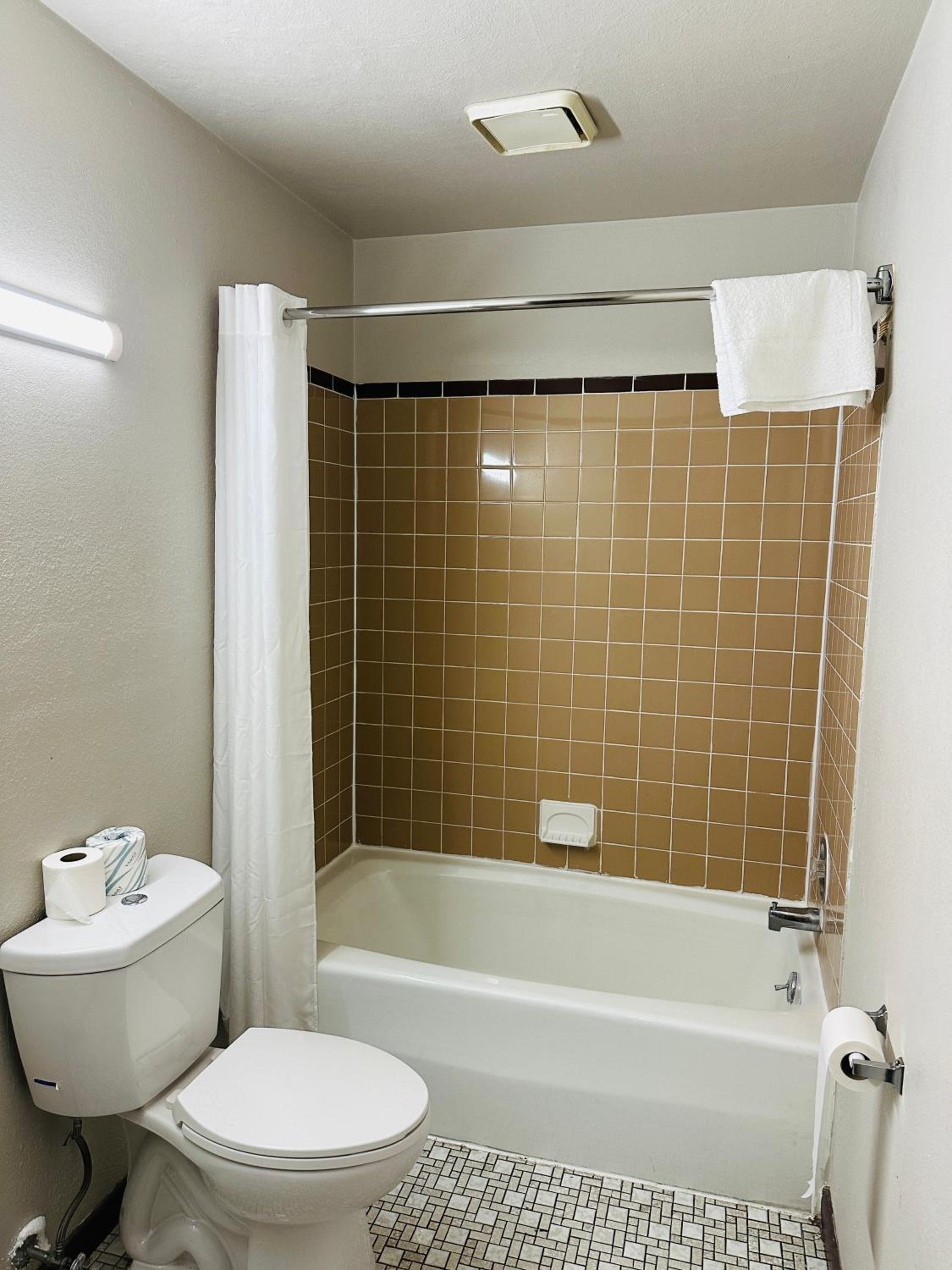 Double Room with Two Double Beds - Non-Smoking - Photo 2