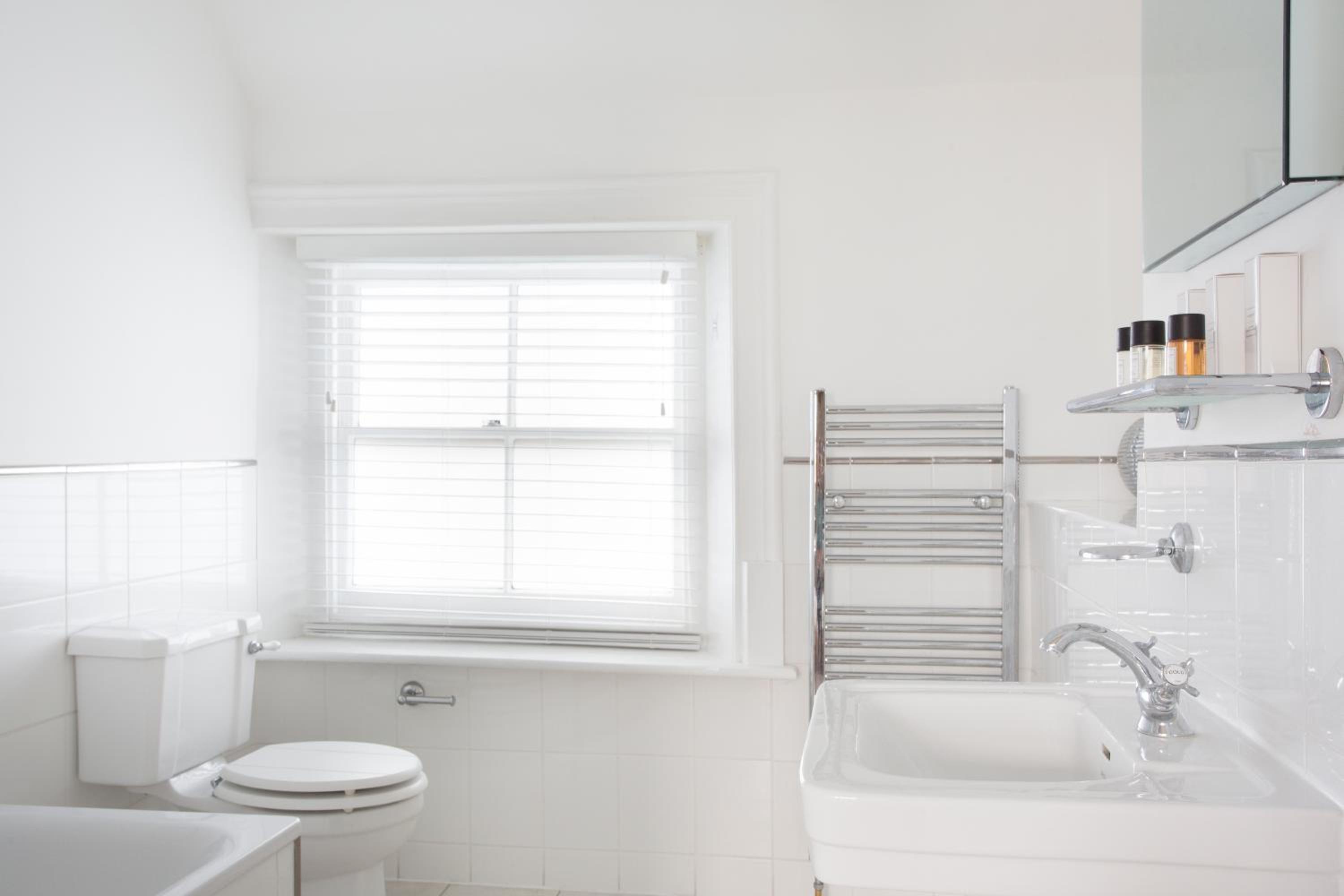 Double Room with River View - Photo 6