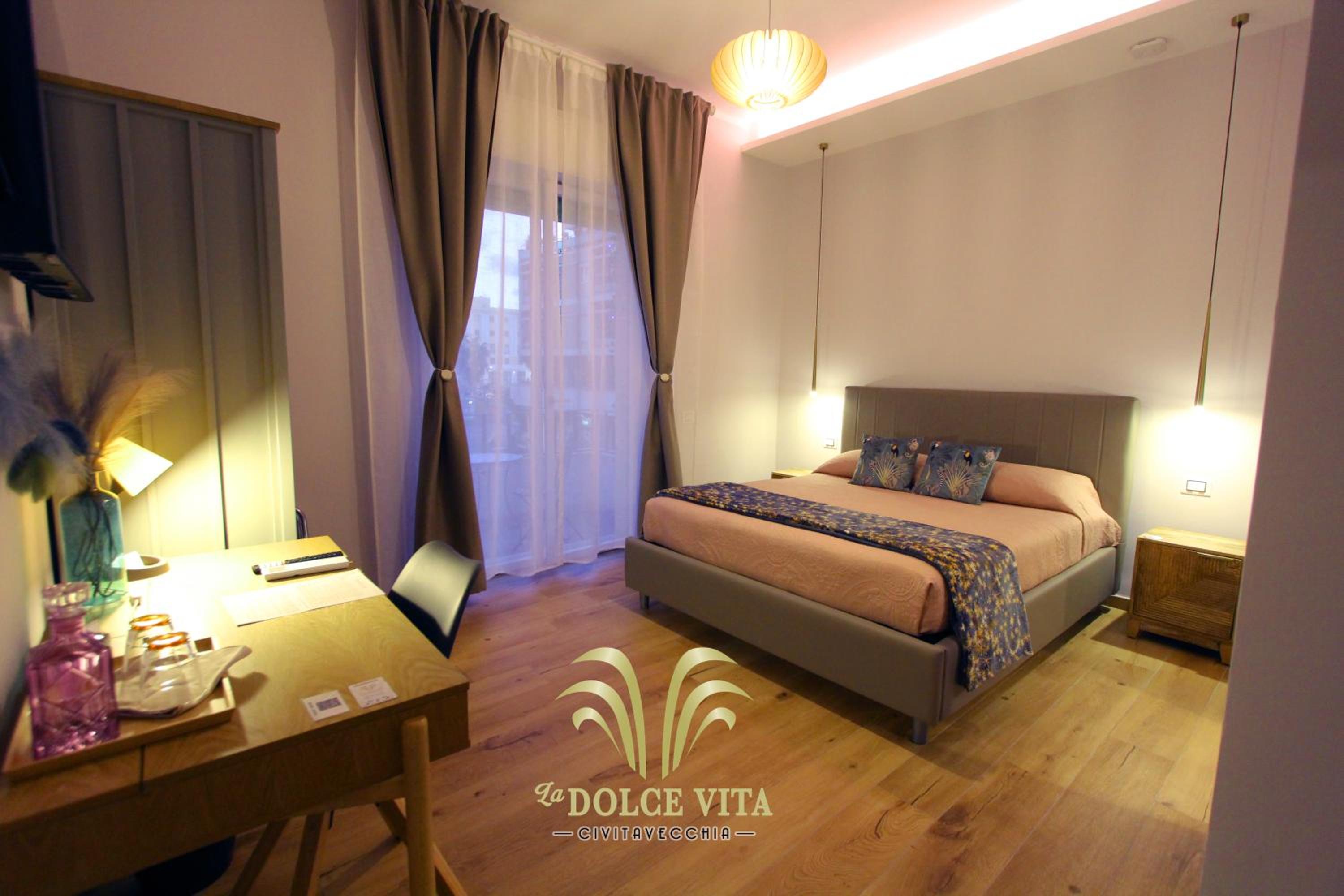 Deluxe Double Room with Balcony and Sea View