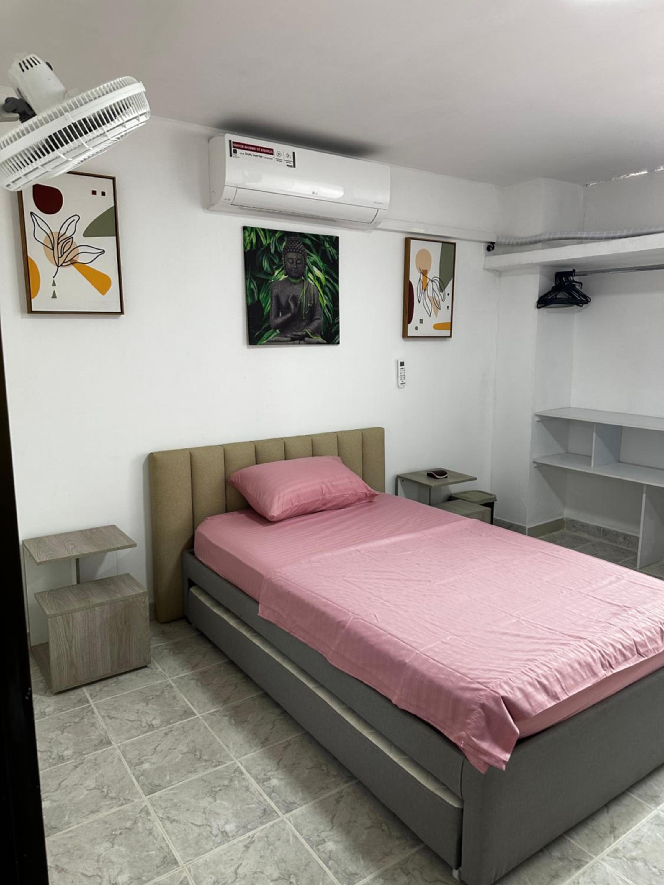 One-Bedroom Apartment photo 1