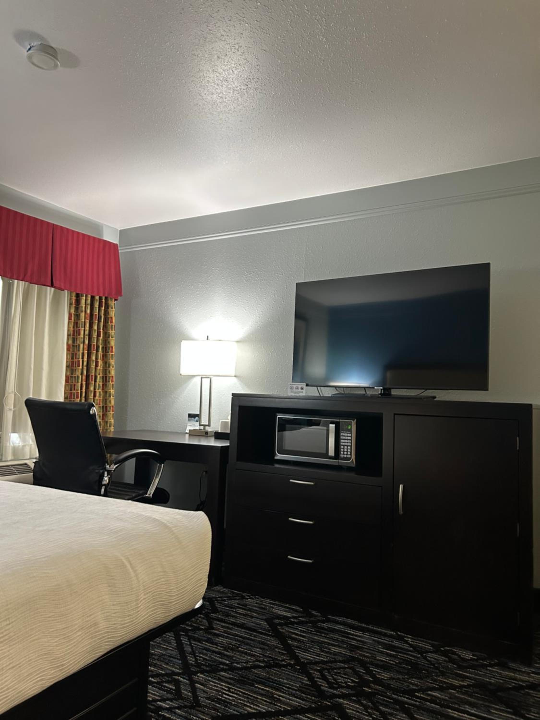 Queen Room - Disability Access/Non-Smoking - Photo 4