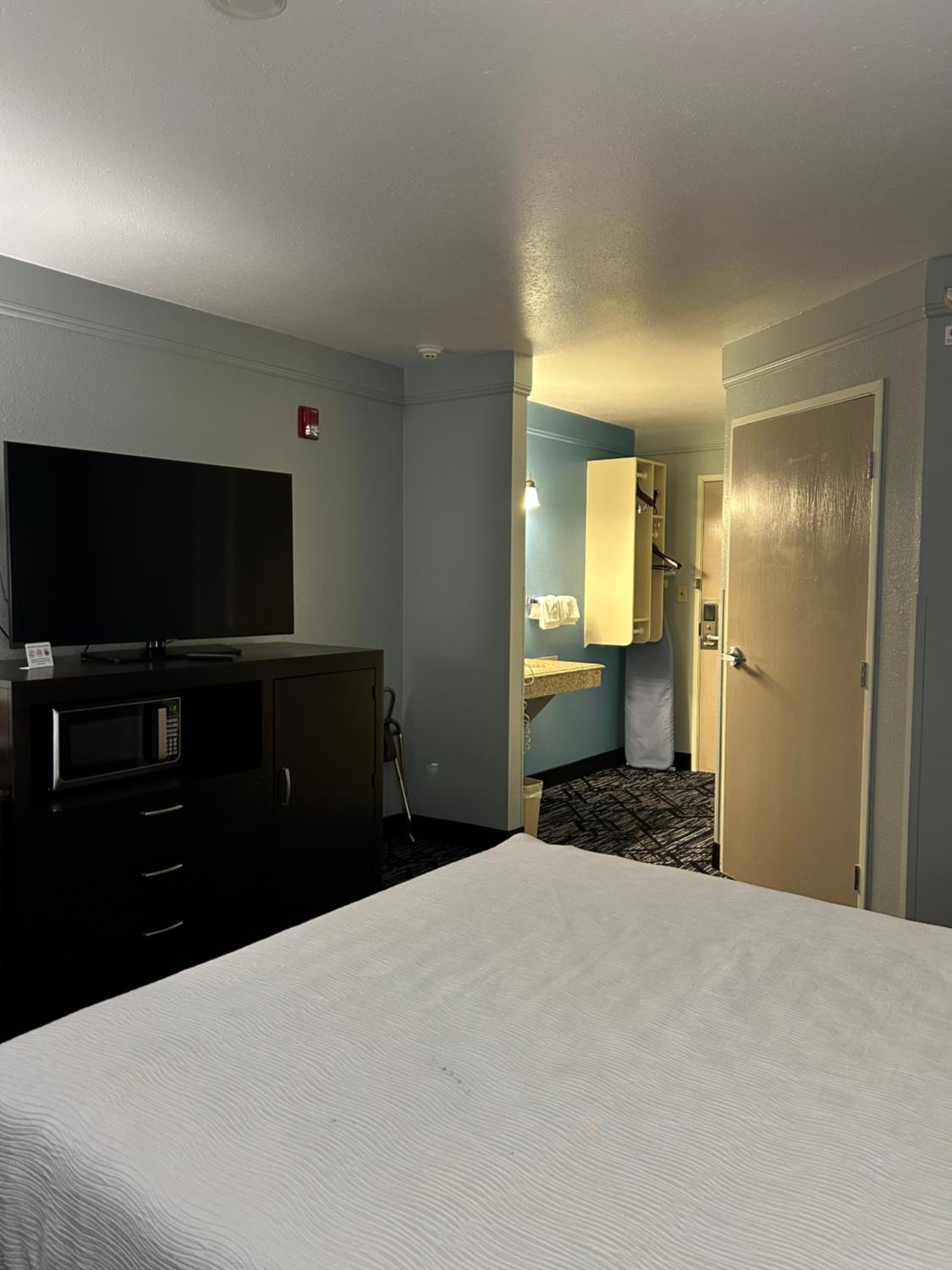 Queen Room - Disability Access/Non-Smoking - Photo 6