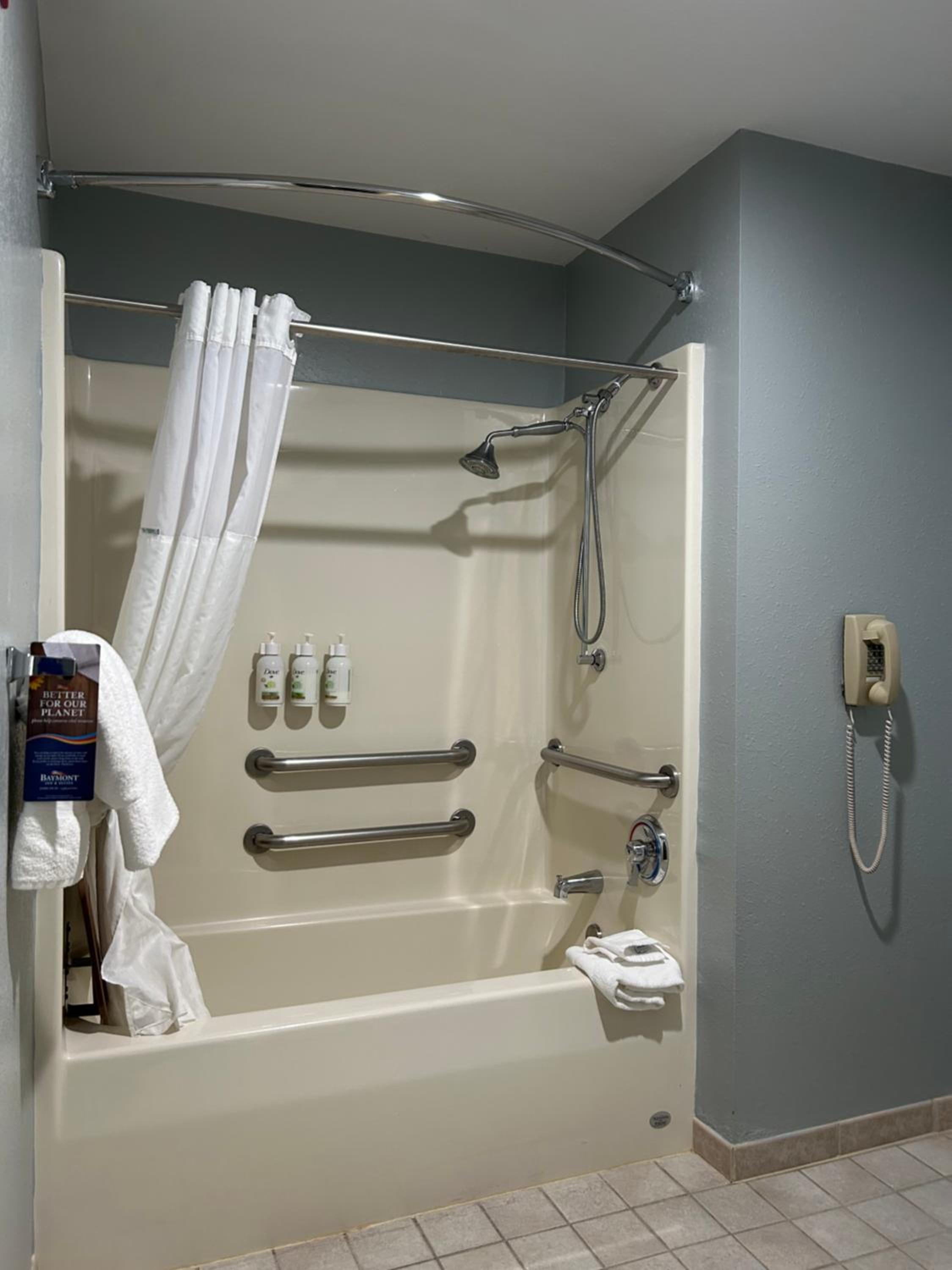 Queen Room - Disability Access/Non-Smoking - Photo 7