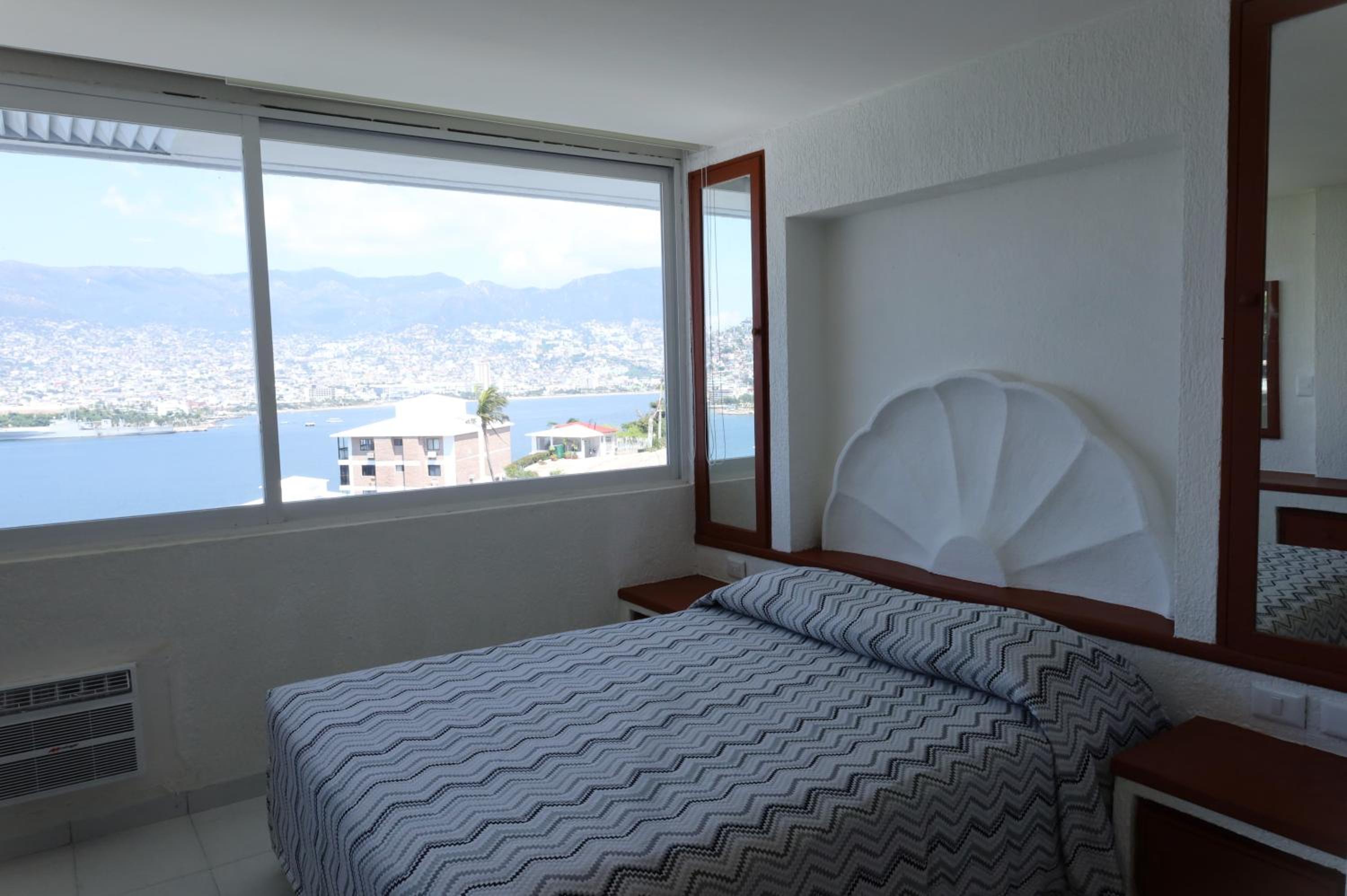Double Room with Sea View - Photo 4
