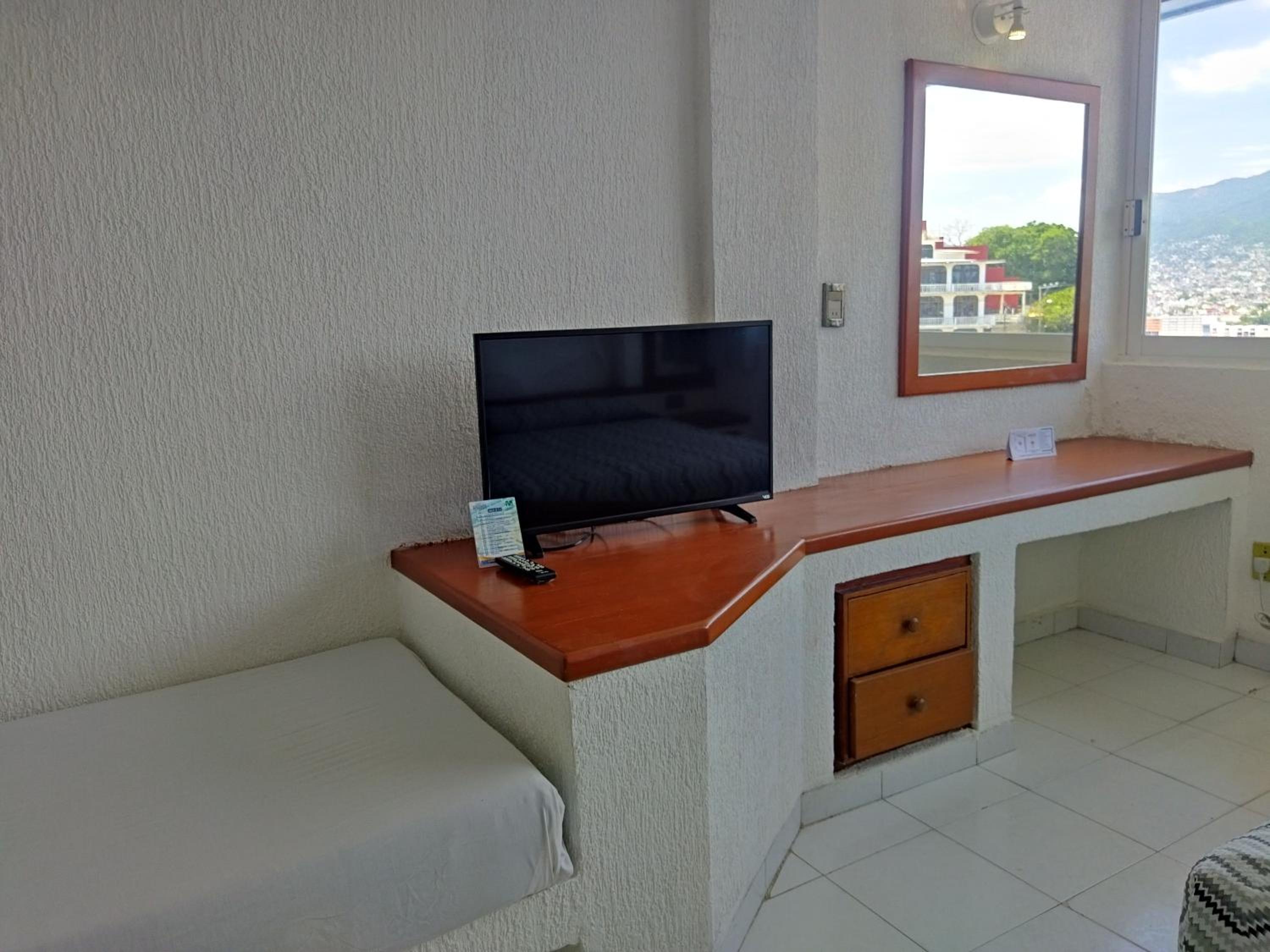 Double Room with Sea View - Photo 13