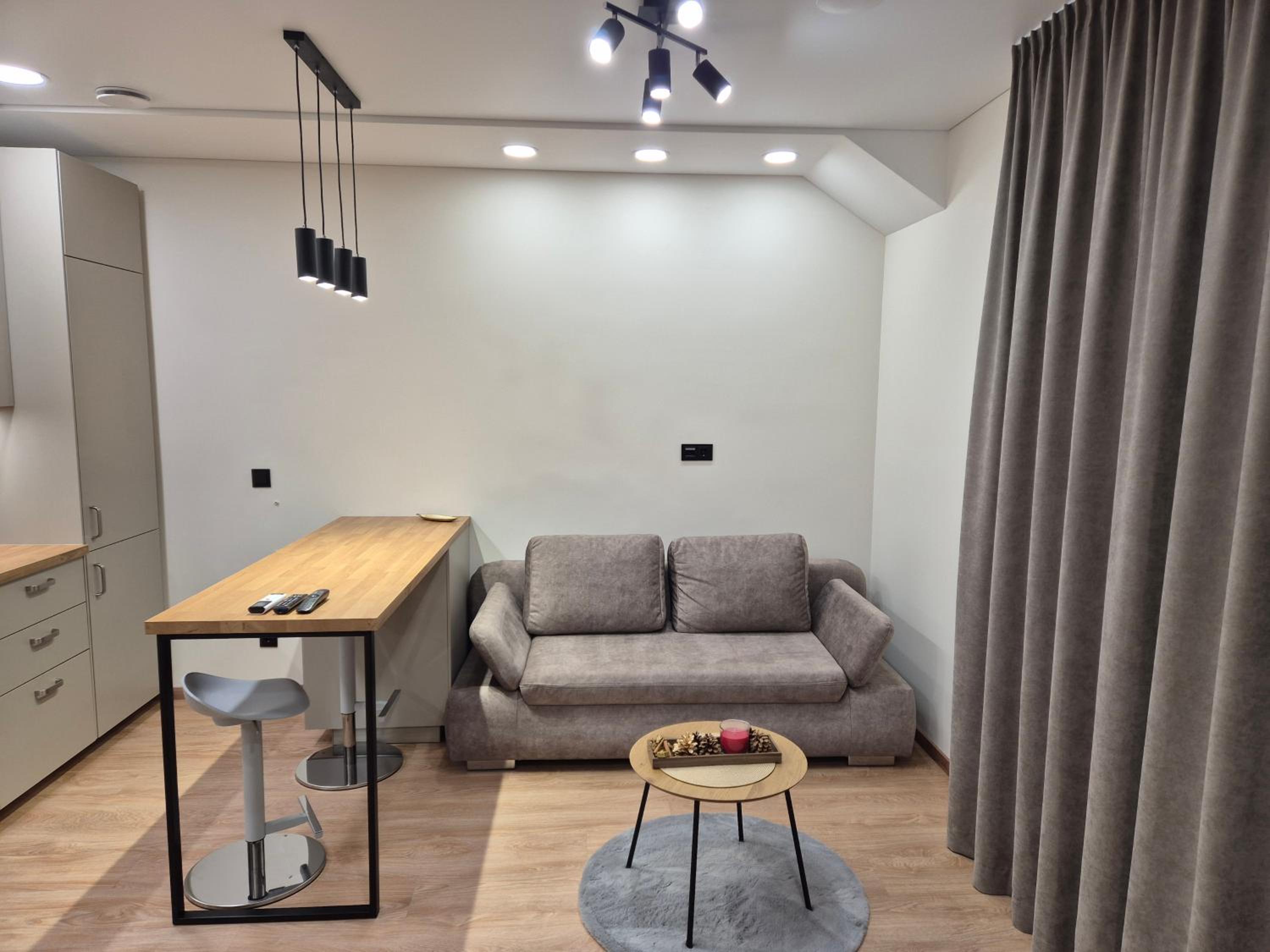 One-Bedroom Apartment photo 1