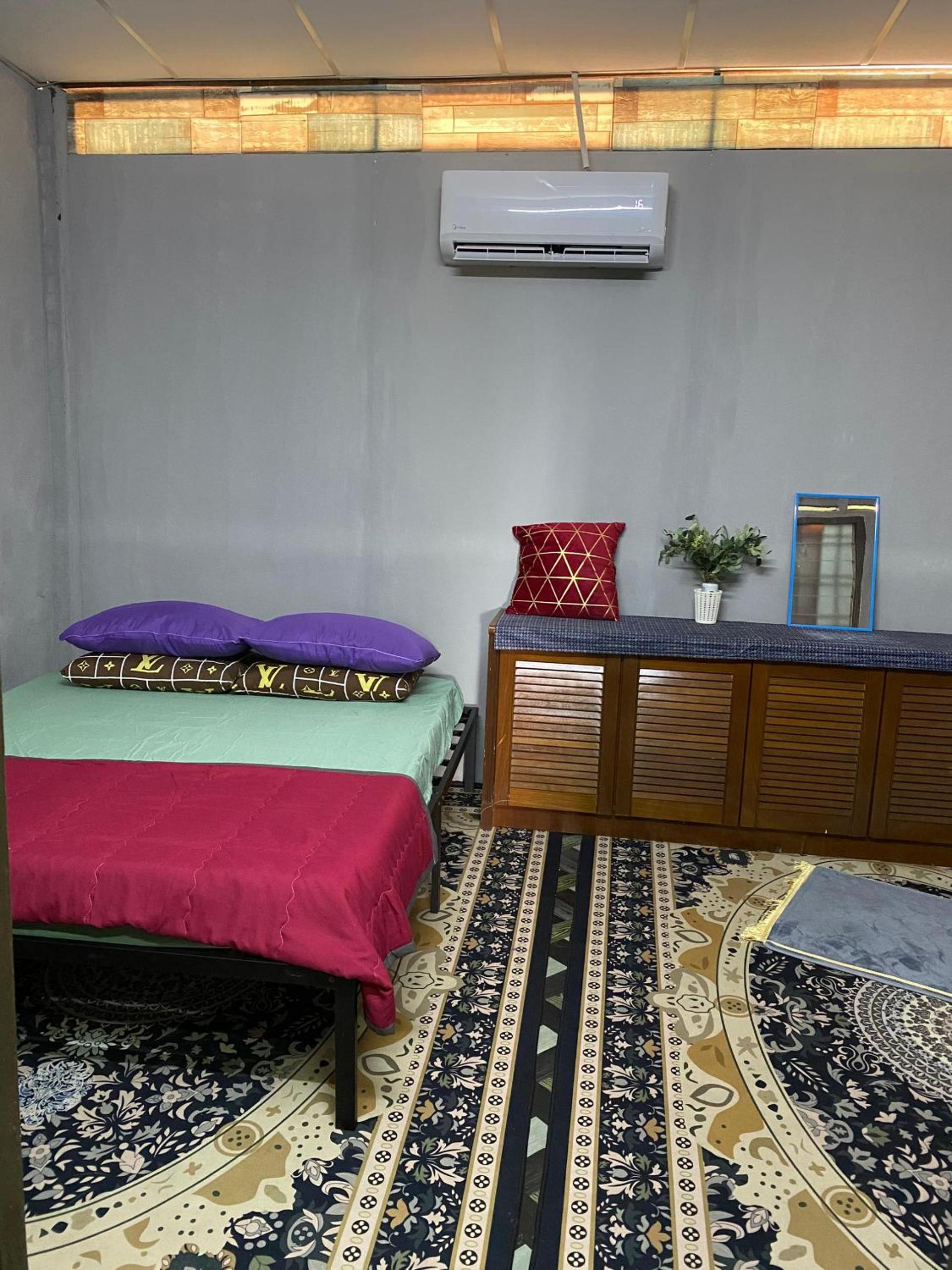 Four-Bedroom House photo 2