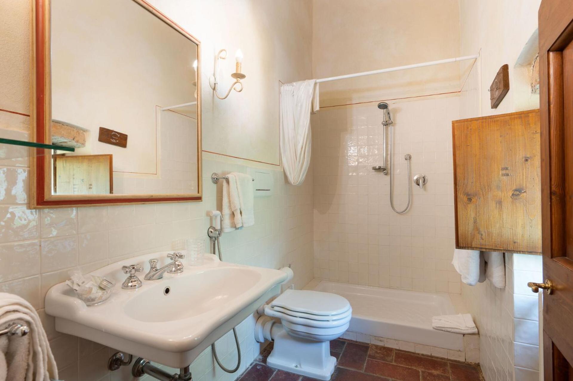 Twin Room - Photo 4