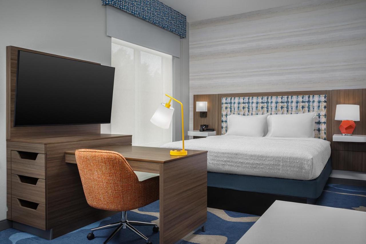 King Studio Suite with Wet Bar - Photo 1