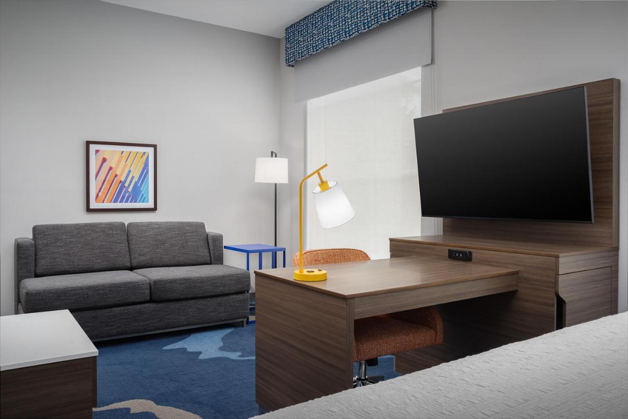 King Studio Suite with Wet Bar - Photo 5