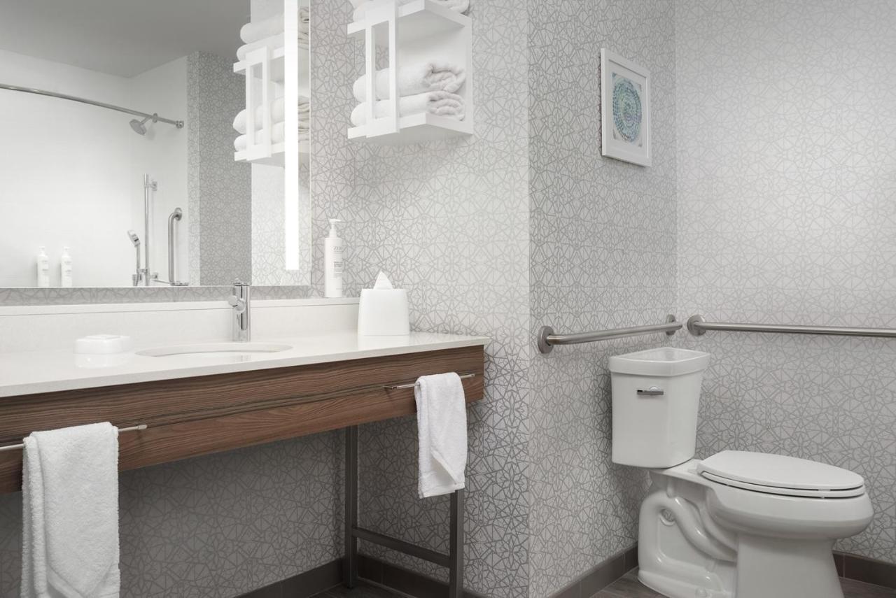 King Room with Bath Tub - Disability Access - Photo 5