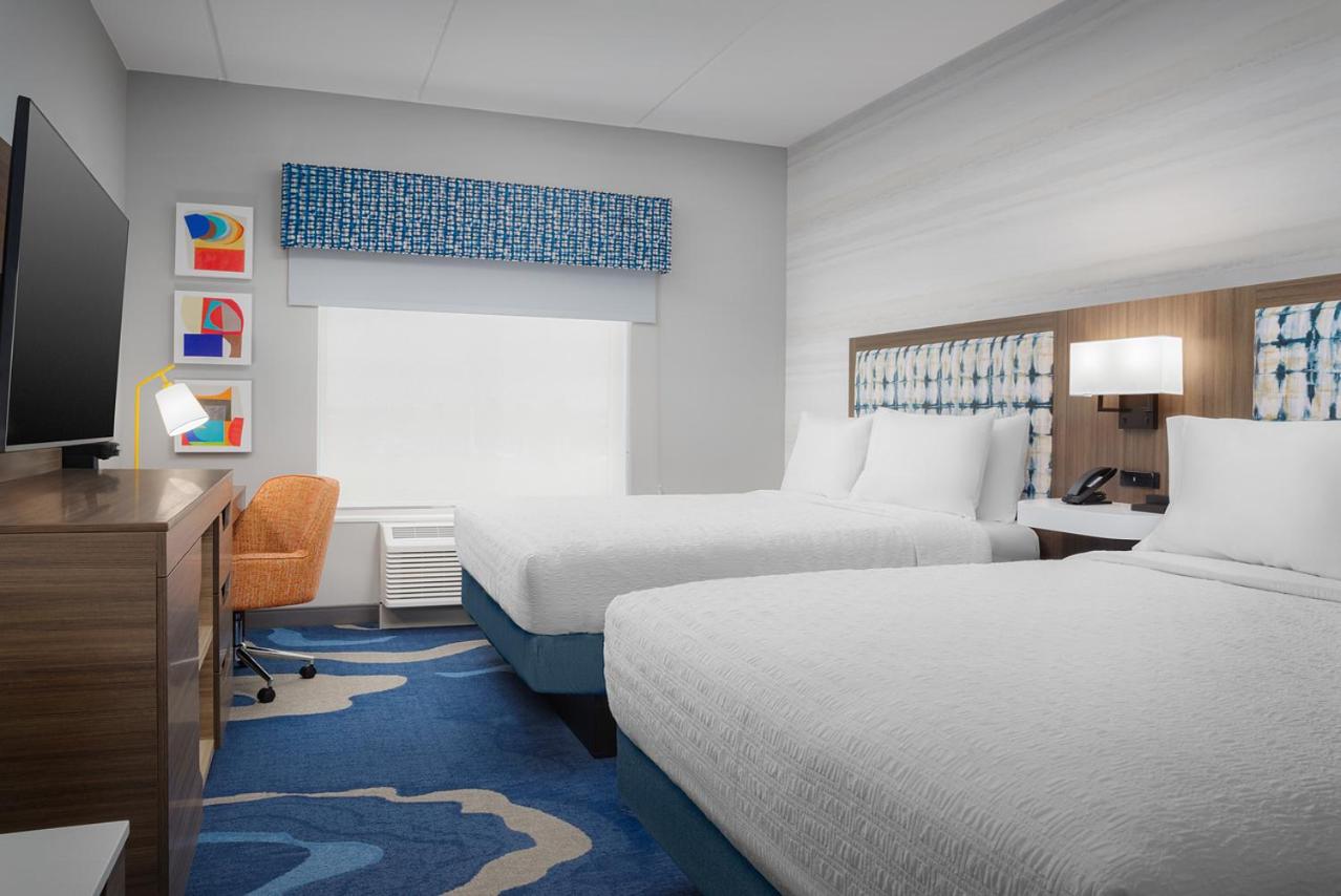 Queen Room with Two Queen Beds - Photo 1