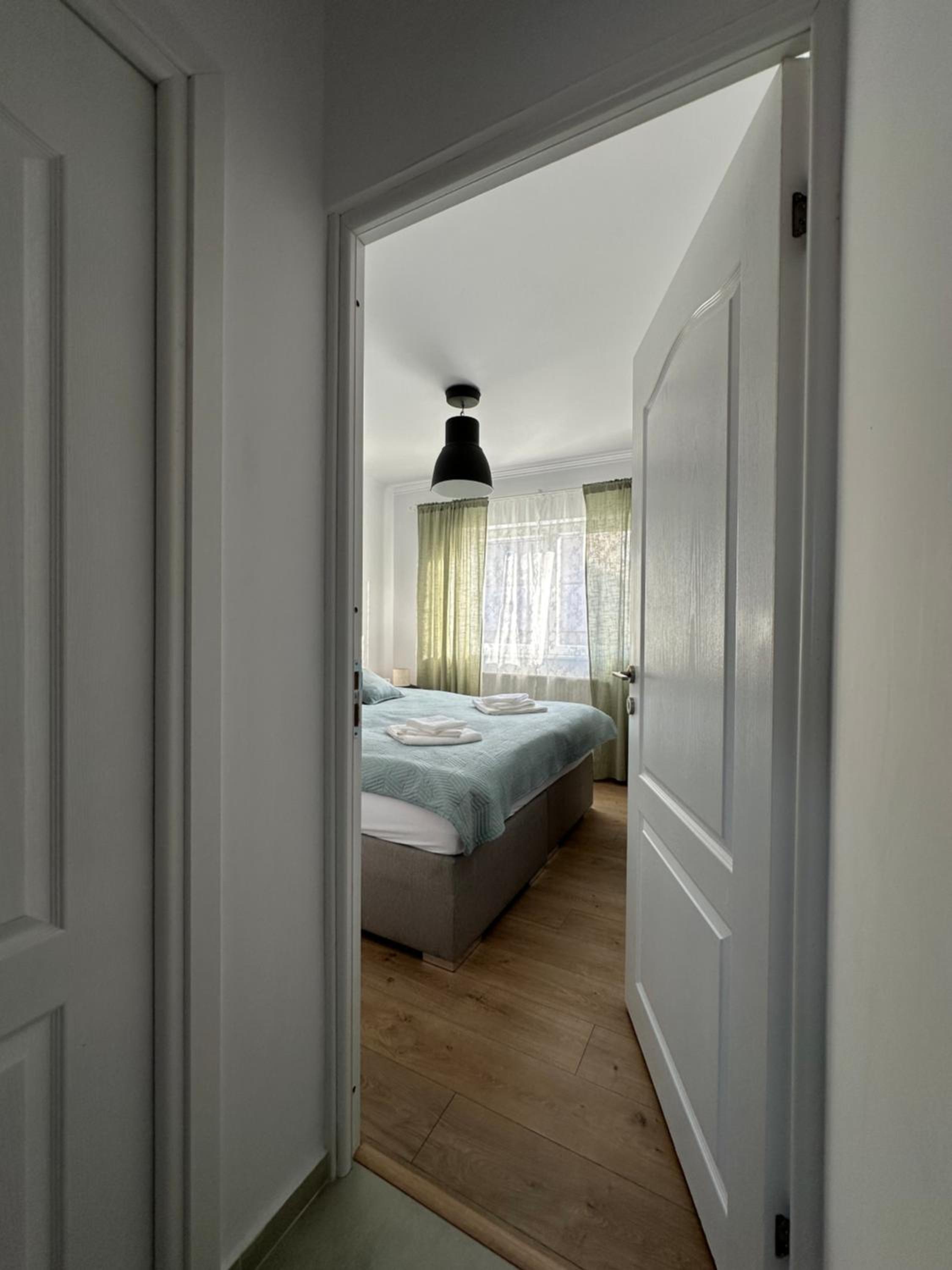 One-Bedroom Apartment photo 1