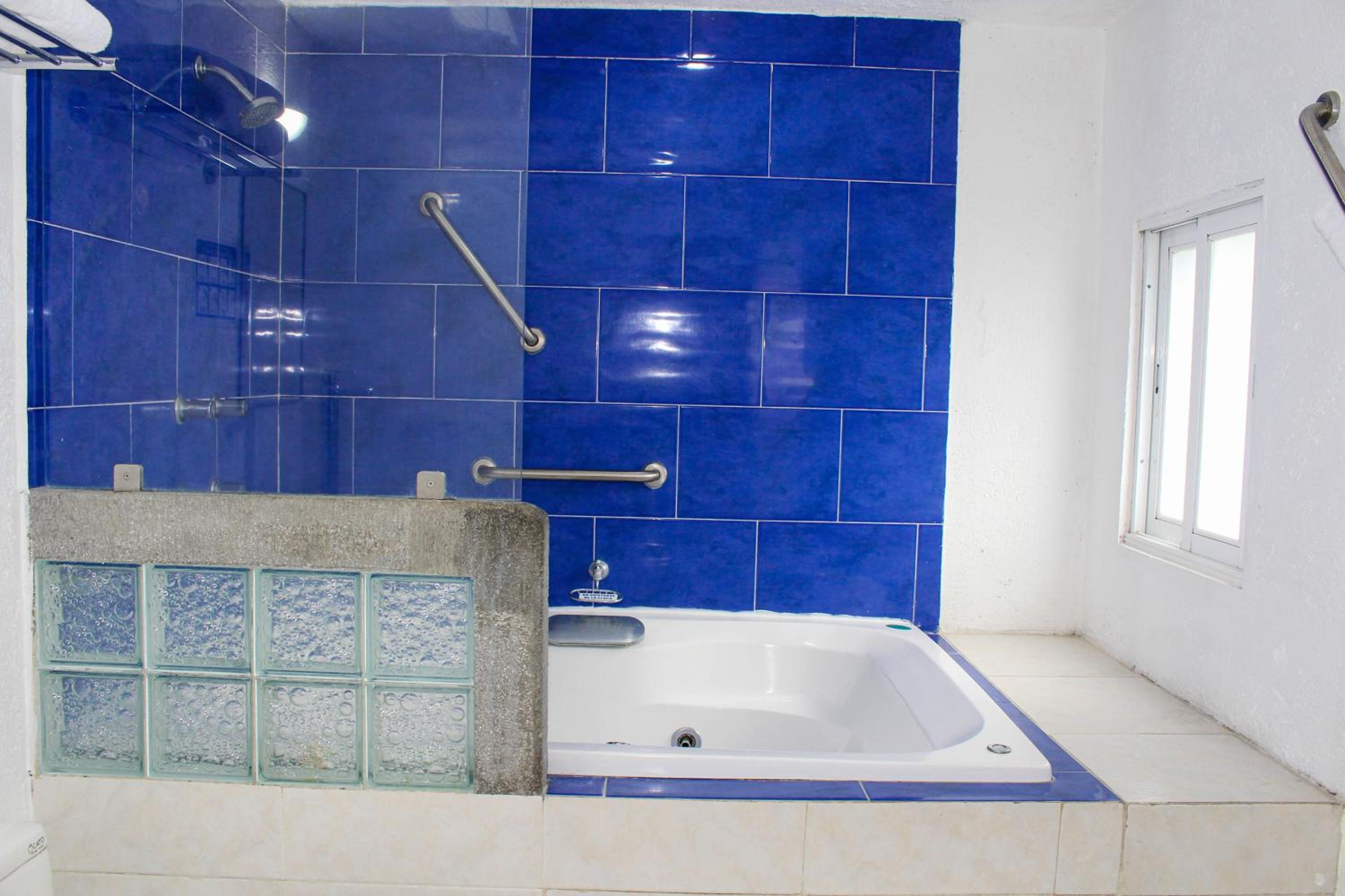 Double Room with Spa Bath photo 2